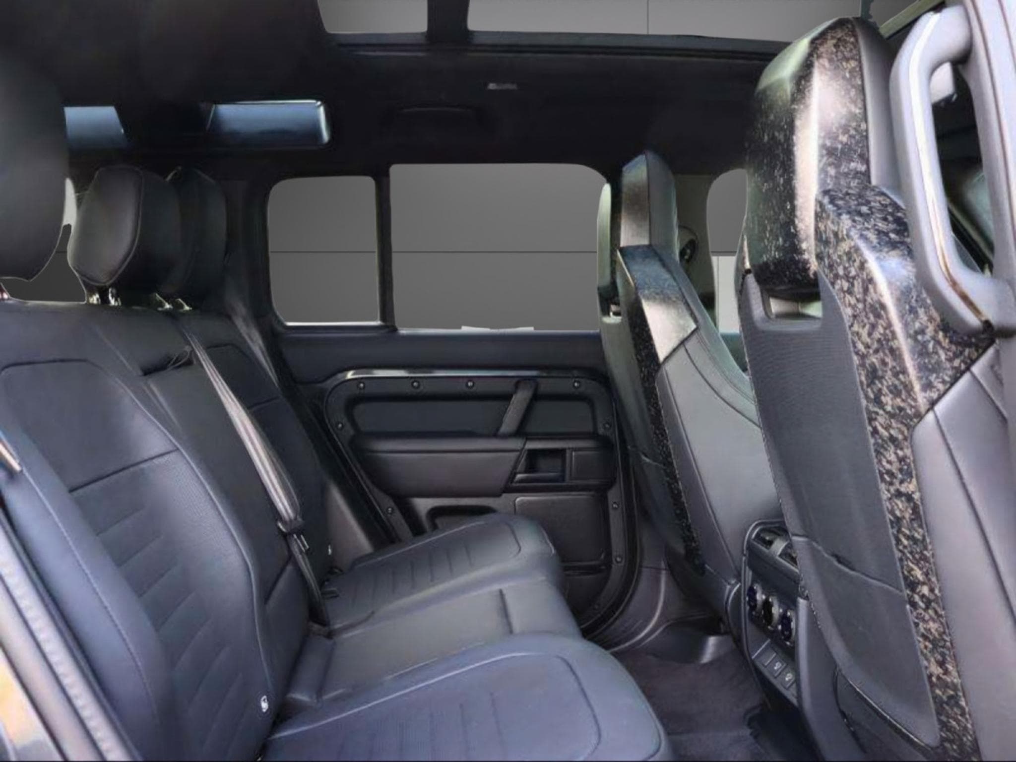 Land-Rover Defender DEFENDER 110 OCTA EDITION ONE SV BESPOKE°BRAND NEW CAR (2026) - Photo 8
