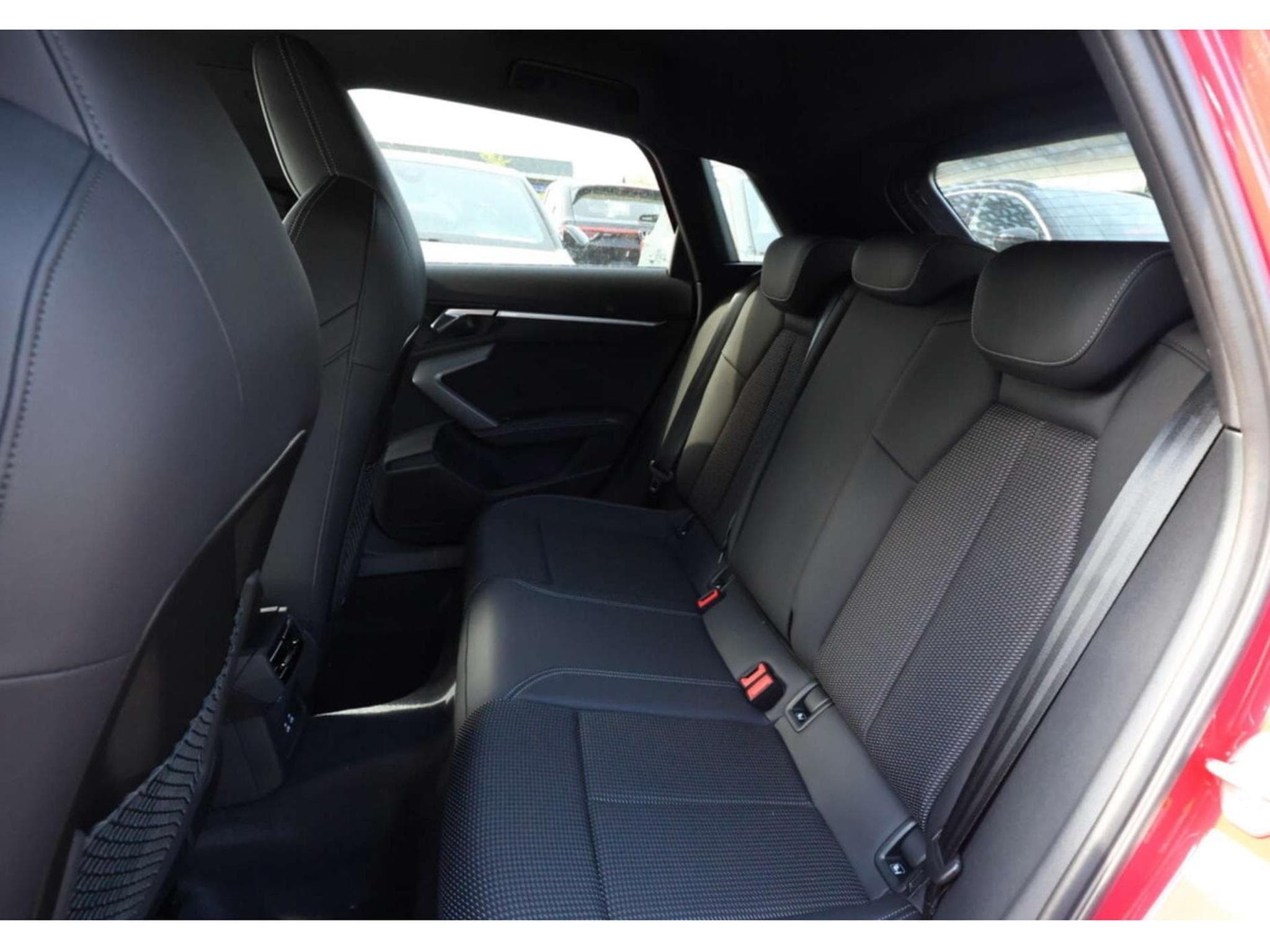 Audi S3 TFSI Sportback quattro S tronic (2026) - Photo 9