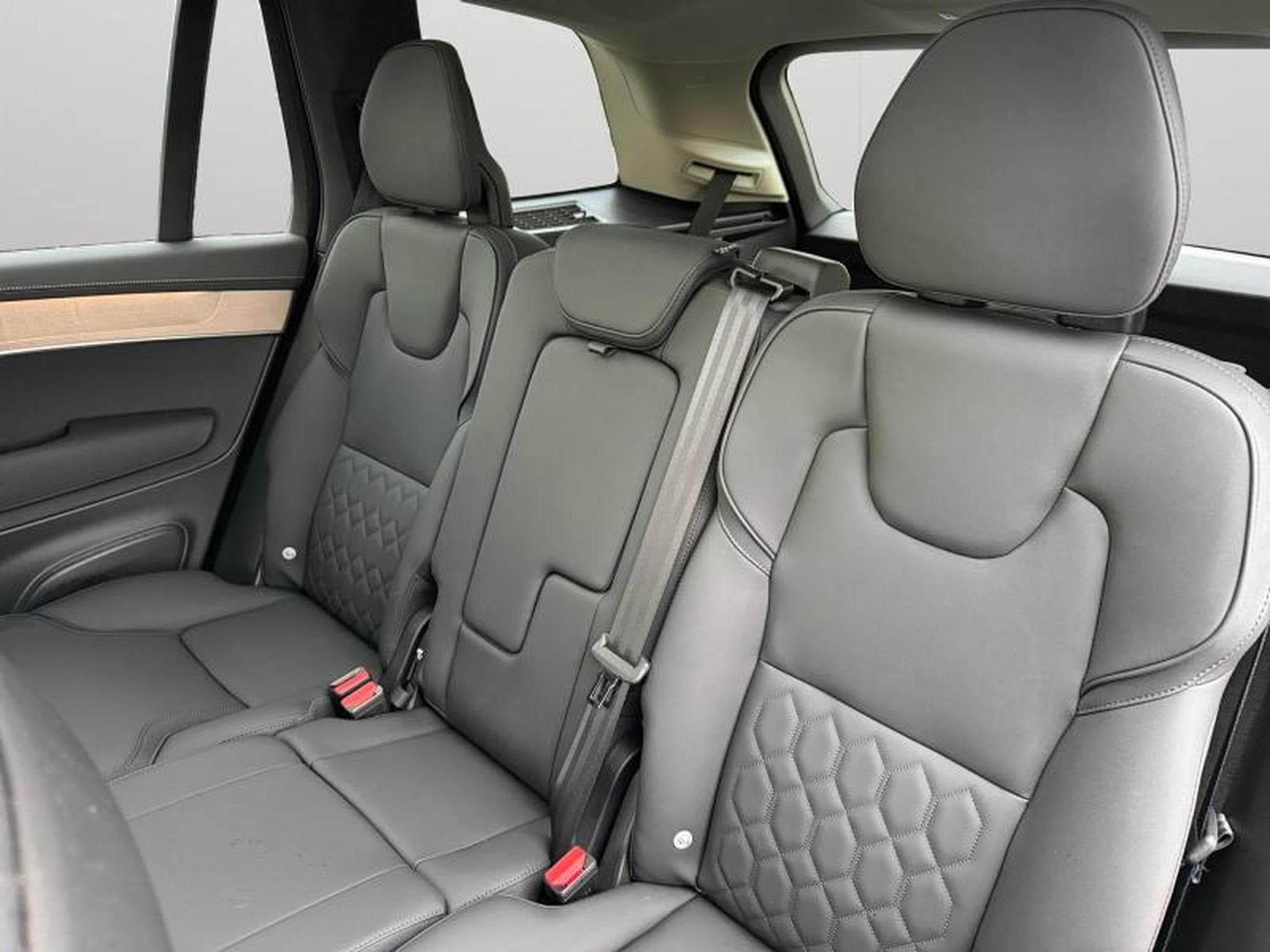 Volvo XC90 B5 Plus Bright / Essence (2025) - Photo 13