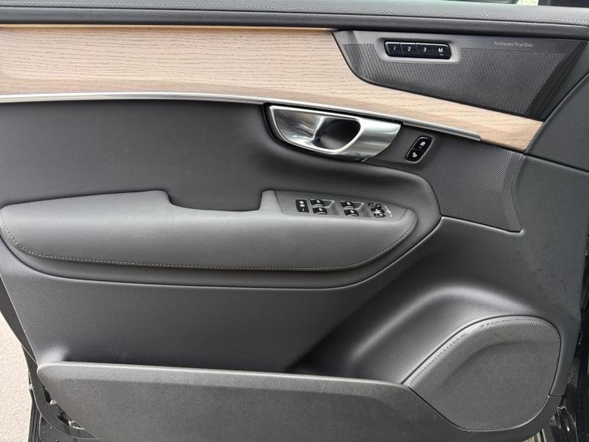 Volvo XC90 B5 Plus Bright / Essence (2025) - Photo 20
