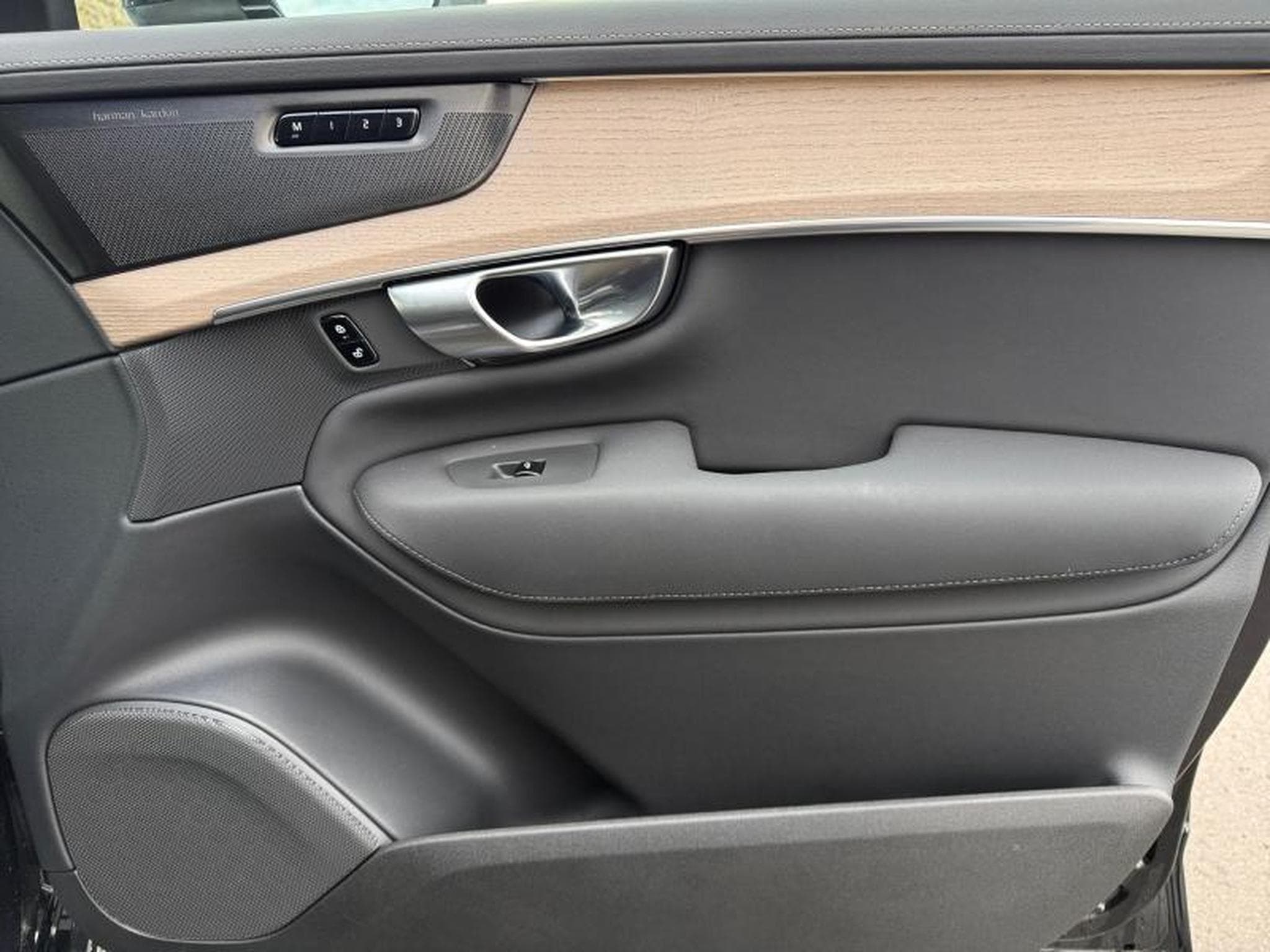 Volvo XC90 B5 Plus Bright / Essence (2025) - Photo 21