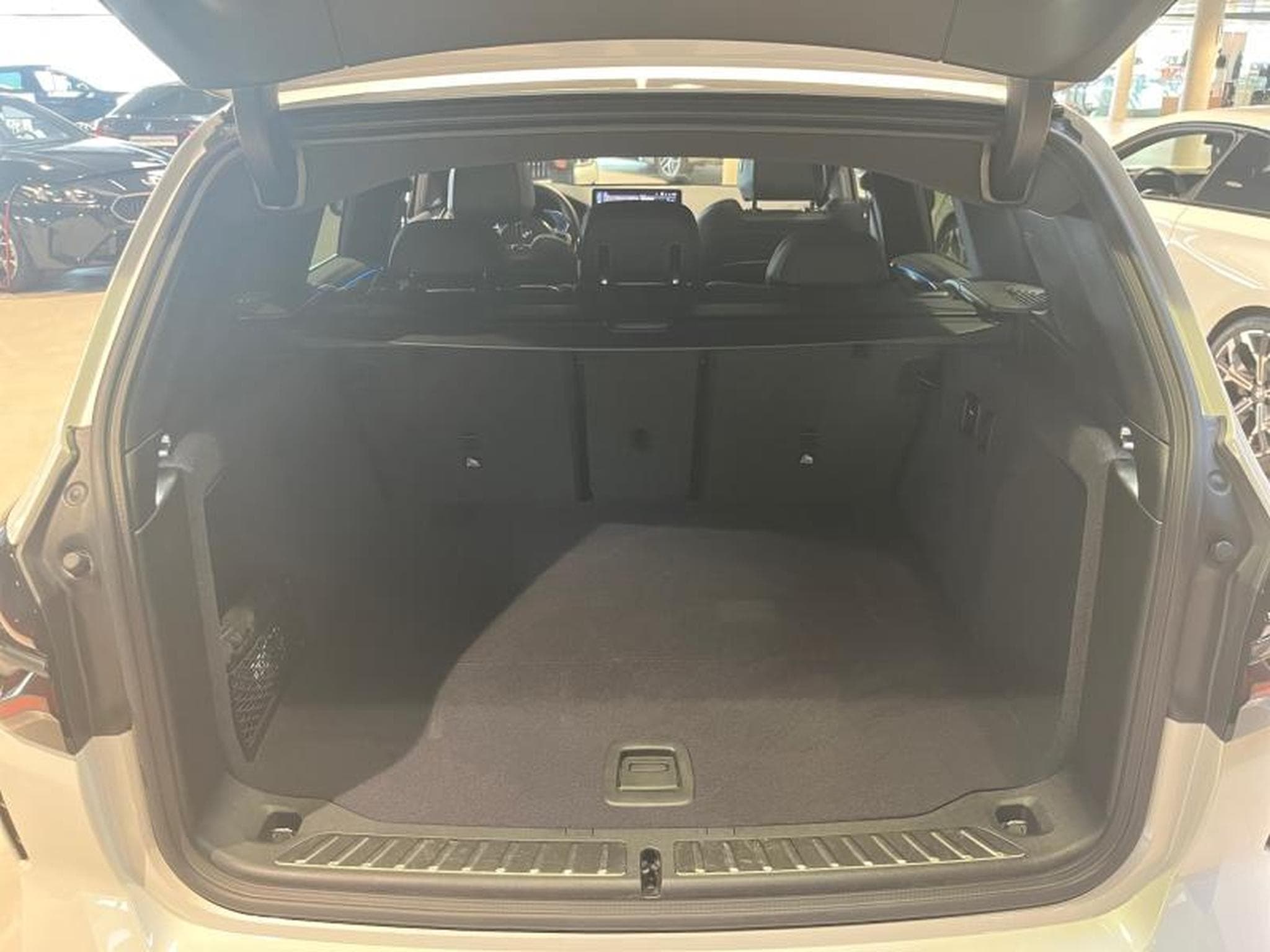 BMW iX3 iX3 M Sport (2024) - Photo 16