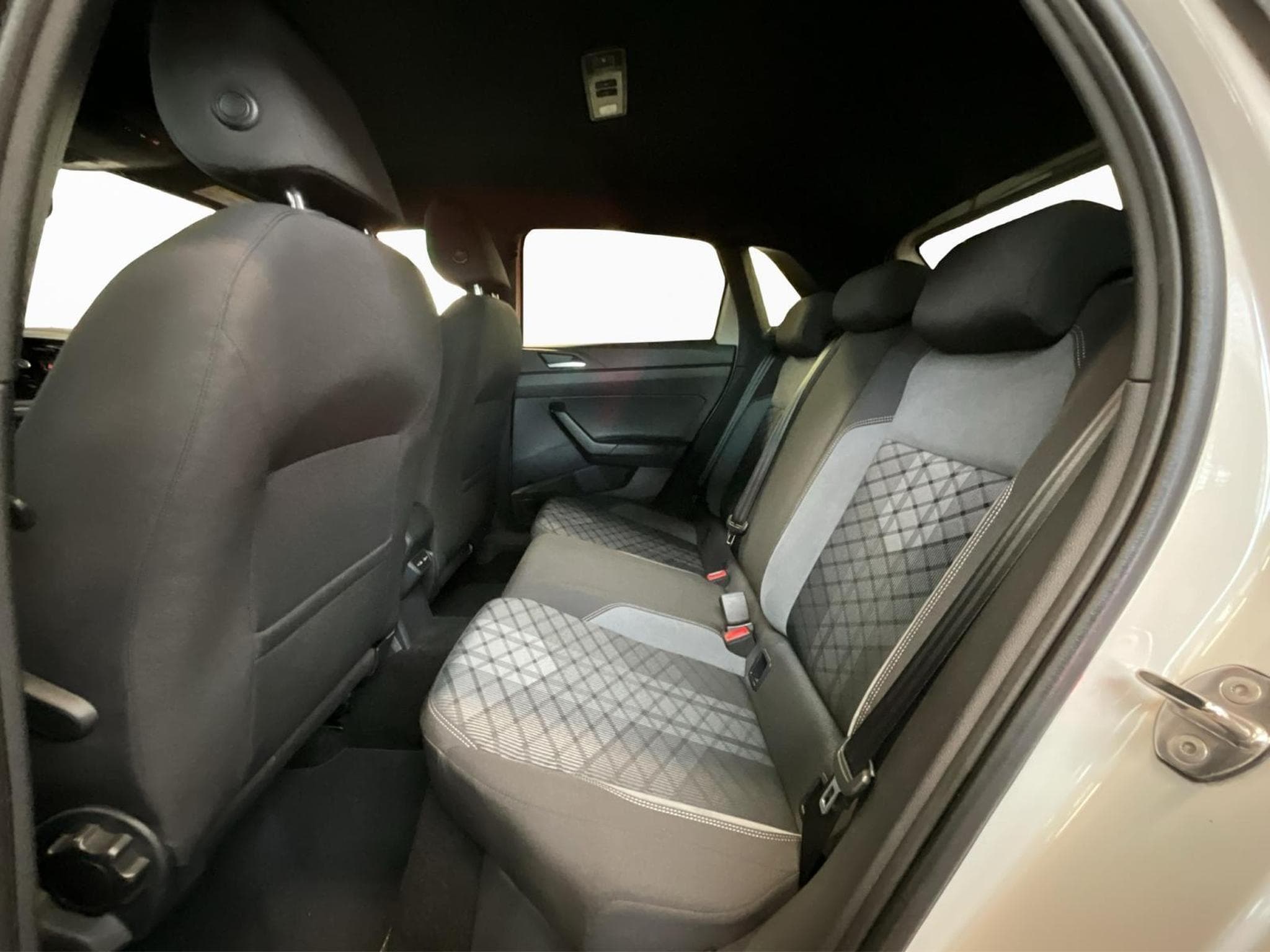 VW Polo R-Line+DSG+IQ-Drive+Matrix-LED+Navi (2022) - Photo 15