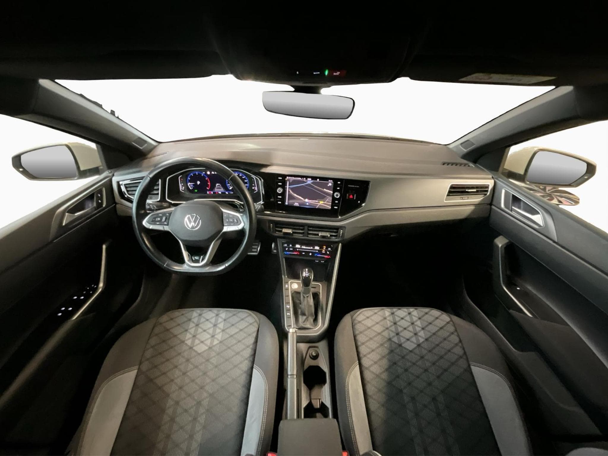 VW Polo R-Line+DSG+IQ-Drive+Matrix-LED+Navi (2022) - Photo 2