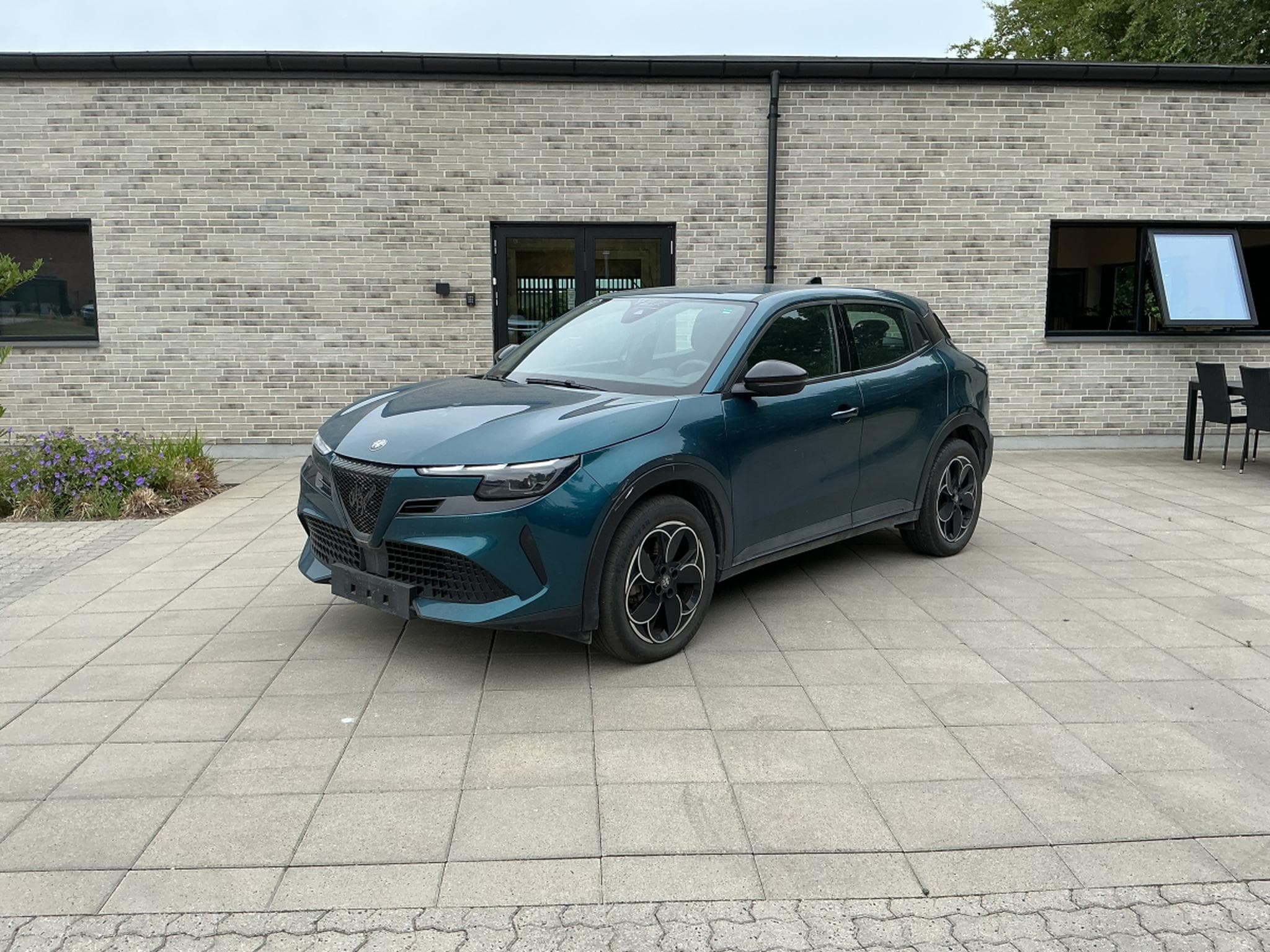 Alfa-Romeo Junior 54 kWh 1 phase charging (2025) - Photo 1