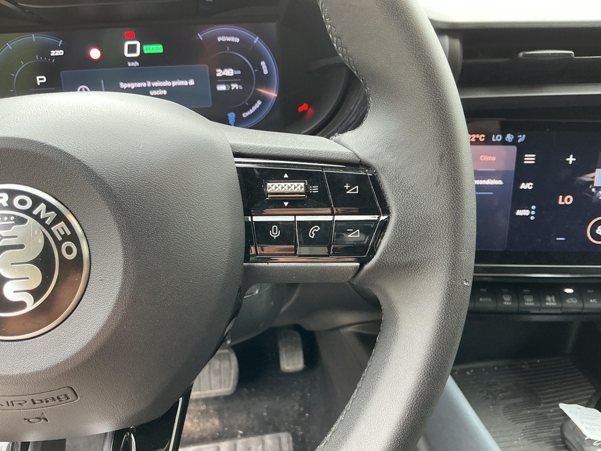 Alfa-Romeo Junior 54 kWh 1 phase charging (2025) - Photo 13