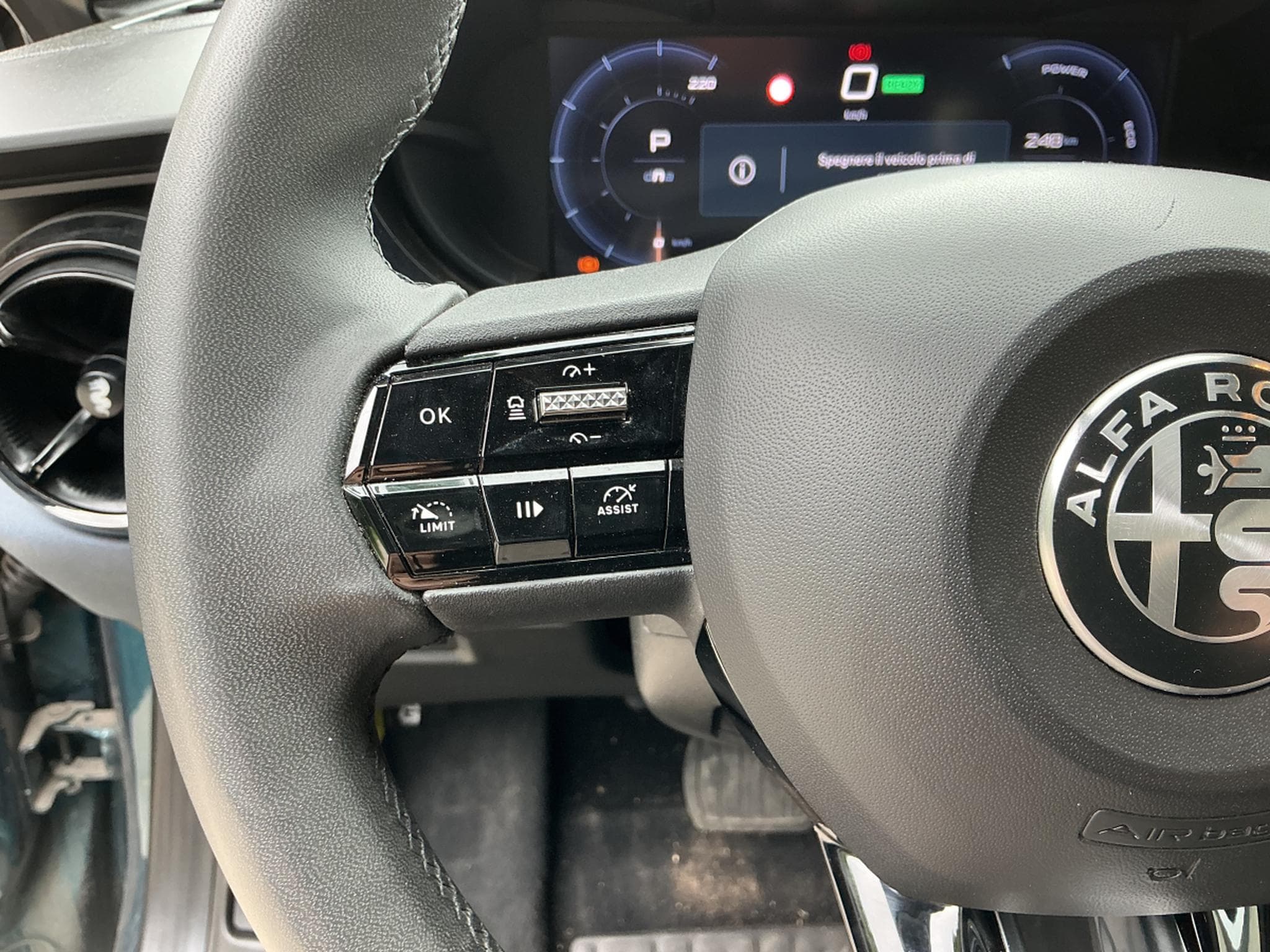 Alfa-Romeo Junior 54 kWh 1 phase charging (2025) - Photo 14