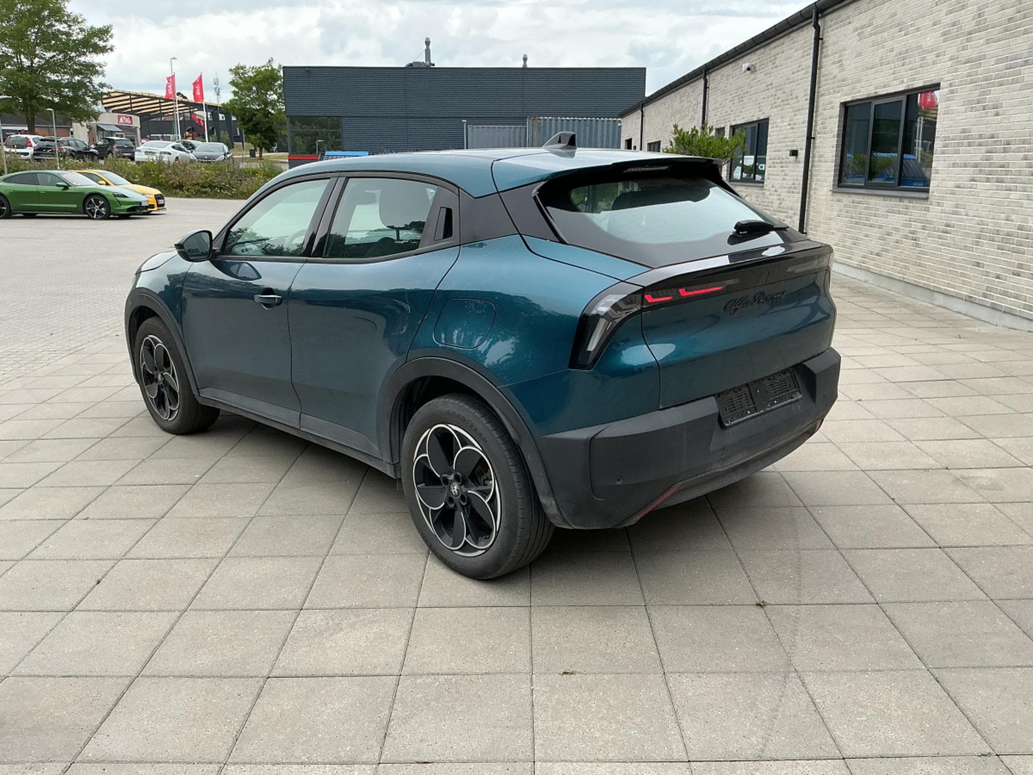 Alfa-Romeo Junior 54 kWh 1 phase charging (2025) - Photo 4