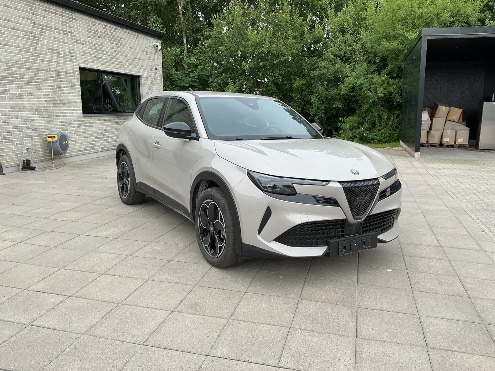Alfa-Romeo Junior 54 kWh *1 phase charging (2025) - Photo 2