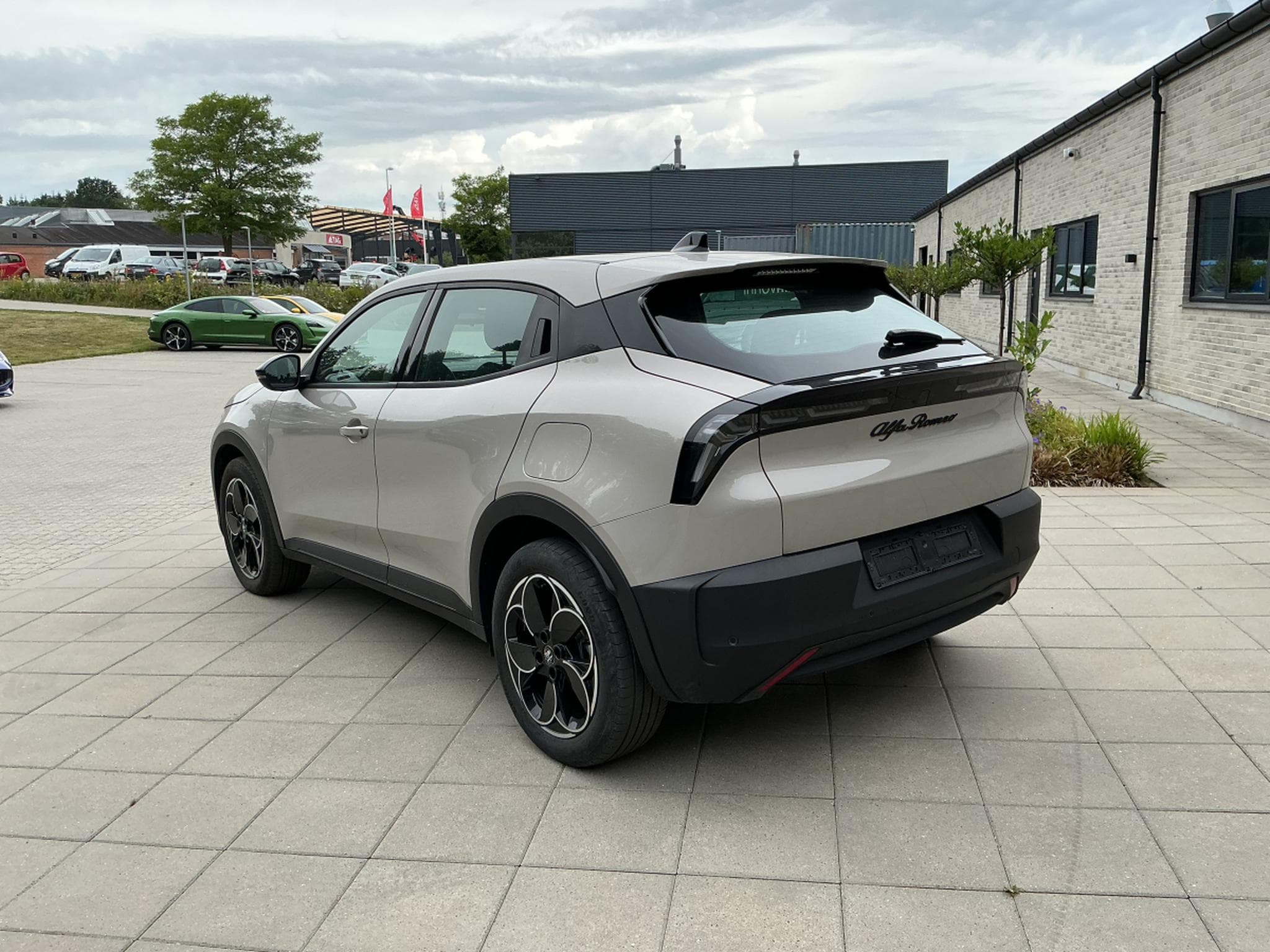 Alfa-Romeo Junior 54 kWh *1 phase charging (2025) - Photo 4