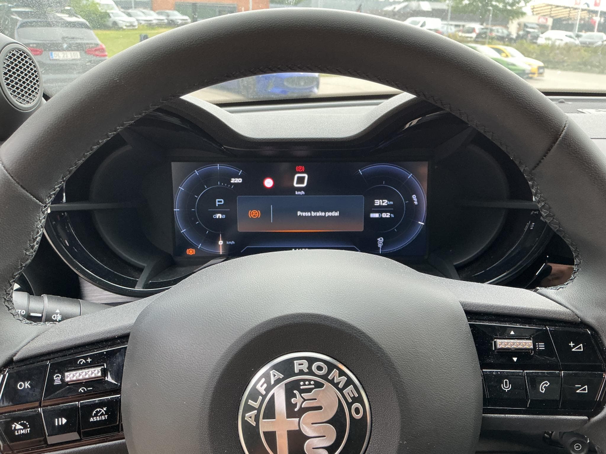 Alfa-Romeo Junior 54 kWh *1 phase charging (2025) - Photo 7
