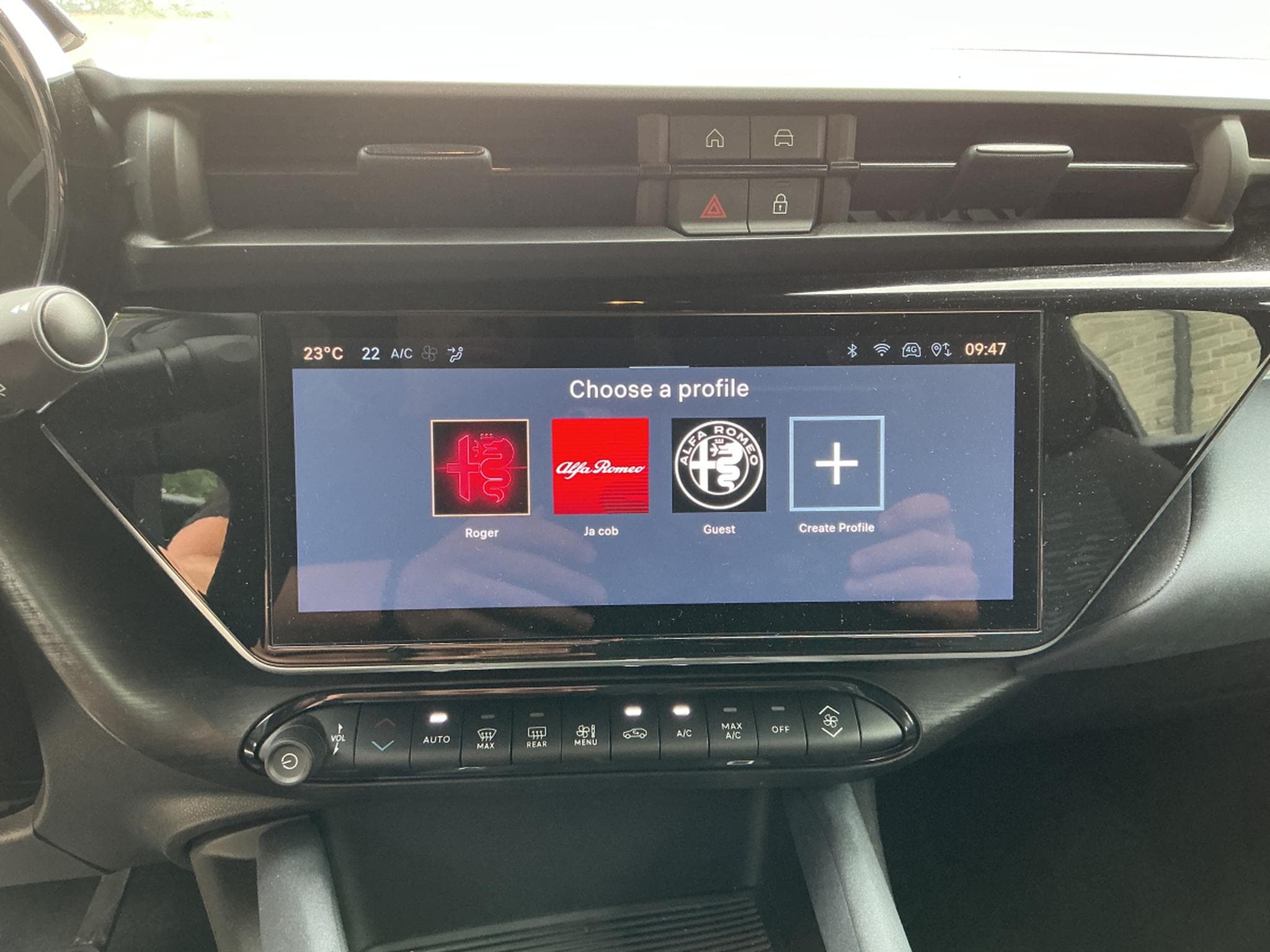 Alfa-Romeo Junior 54 kWh *1 phase charging (2025) - Photo 8
