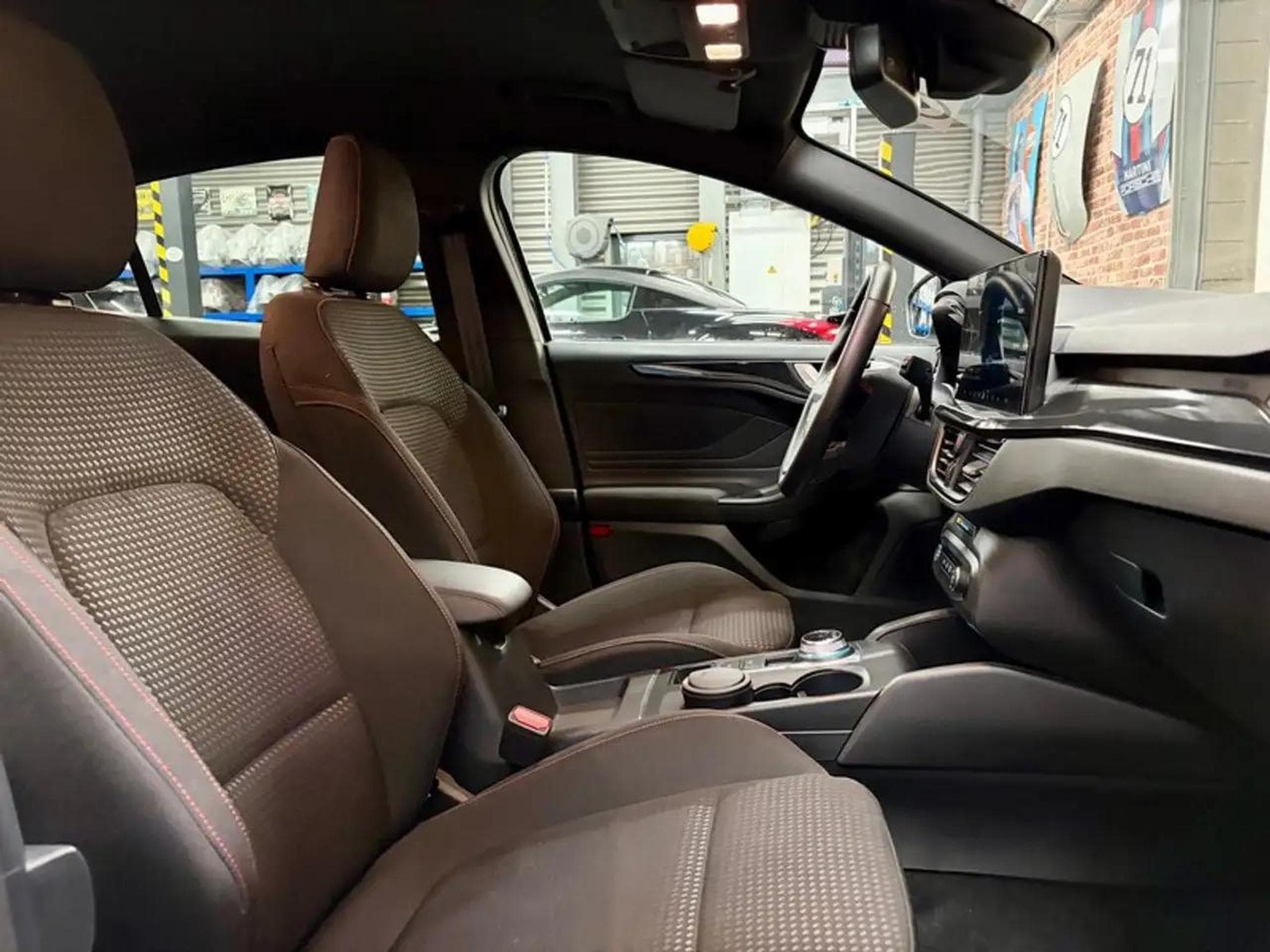 Ford Focus (2025) - Photo 8