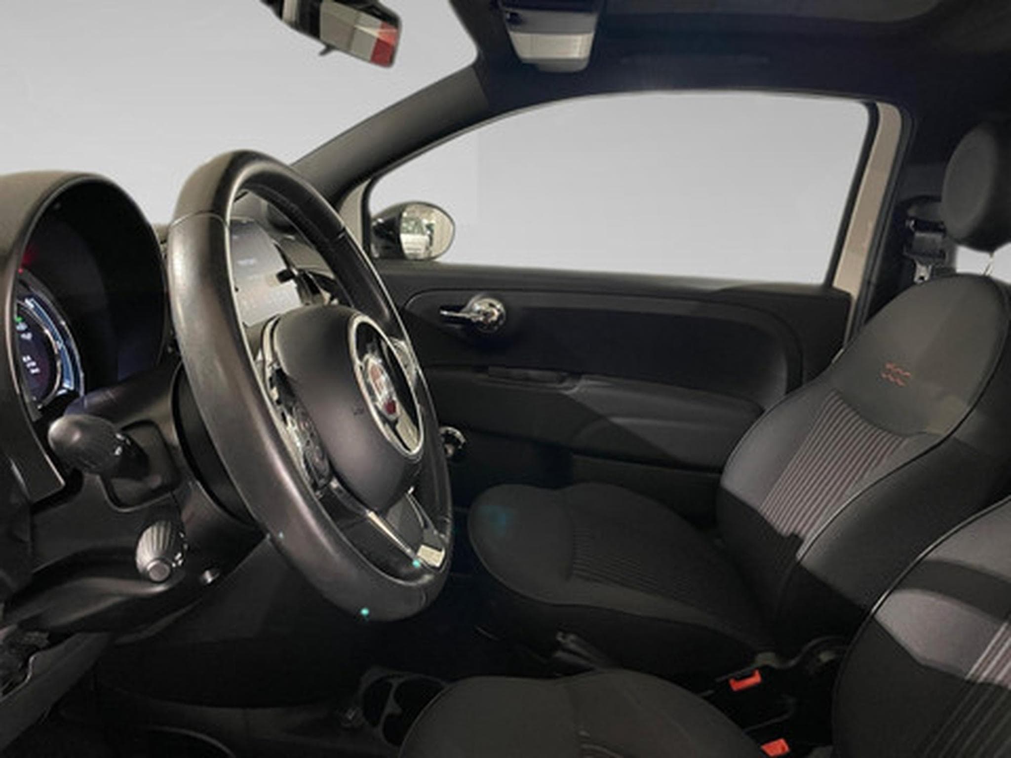 Fiat 500 0.9 Turbo TwinAir 85hp 120th (2019) - Photo 4