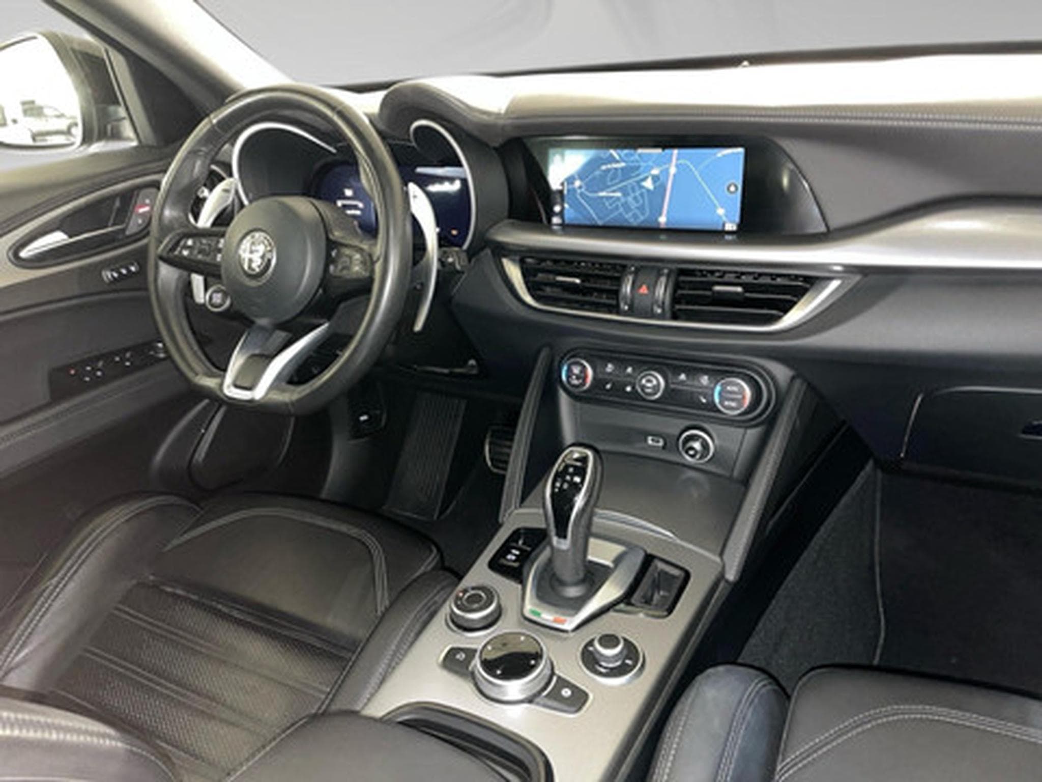 Alfa-Romeo Stelvio 2.2 MJD 210 Q4 Veloce (2023) - Photo 7