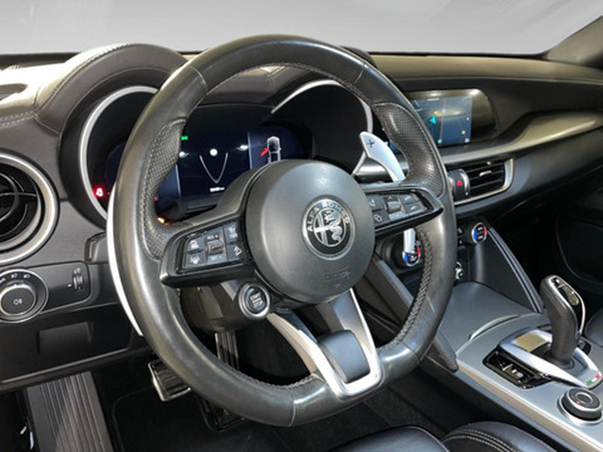Alfa-Romeo Stelvio 2.2 MJD 210 Q4 Veloce (2023) - Photo 8