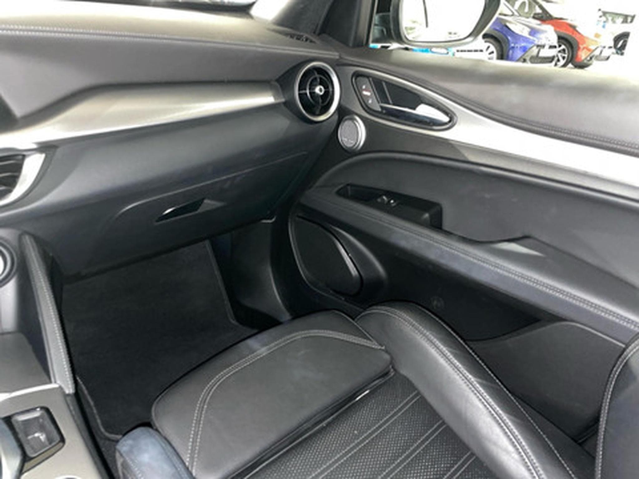 Alfa-Romeo Stelvio 2.2 MJD 210 Q4 Veloce (2023) - Photo 9