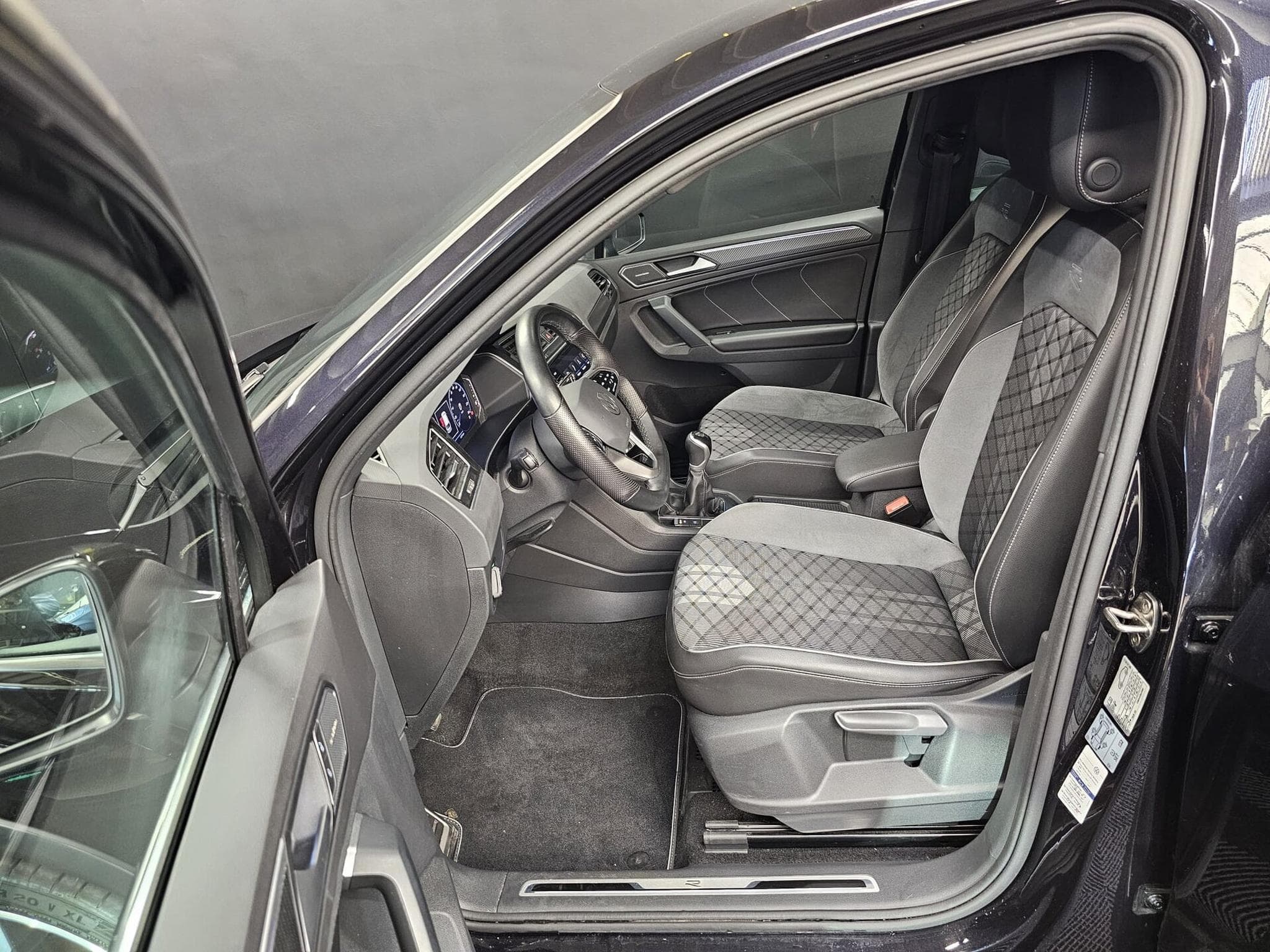 VW Tiguan Tiguan R-Line 2.0 TDI 150CV (2022) - Photo 15