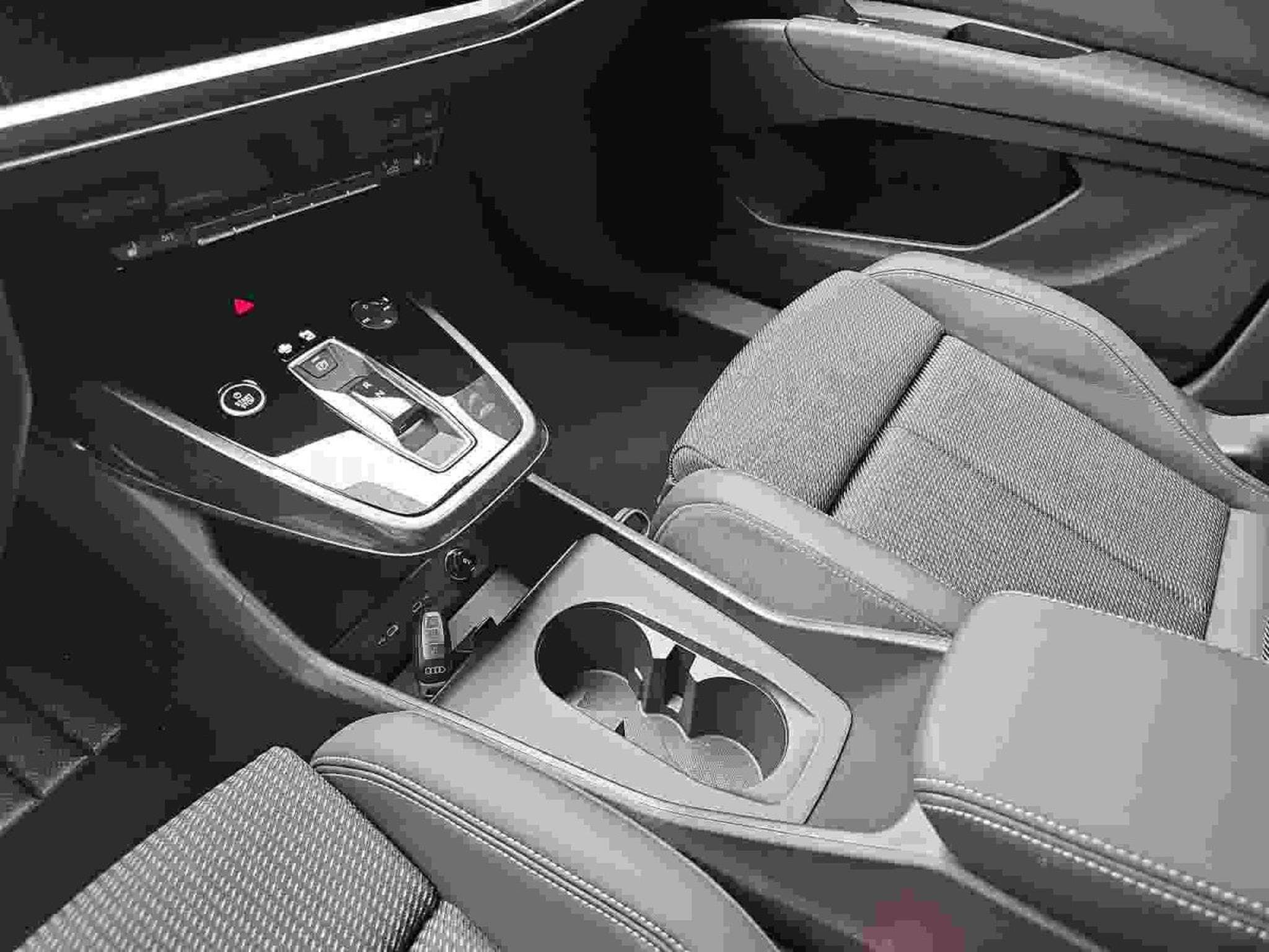 Audi Q4 e-tron 45 S-line 82 KWH (2025) - Photo 10