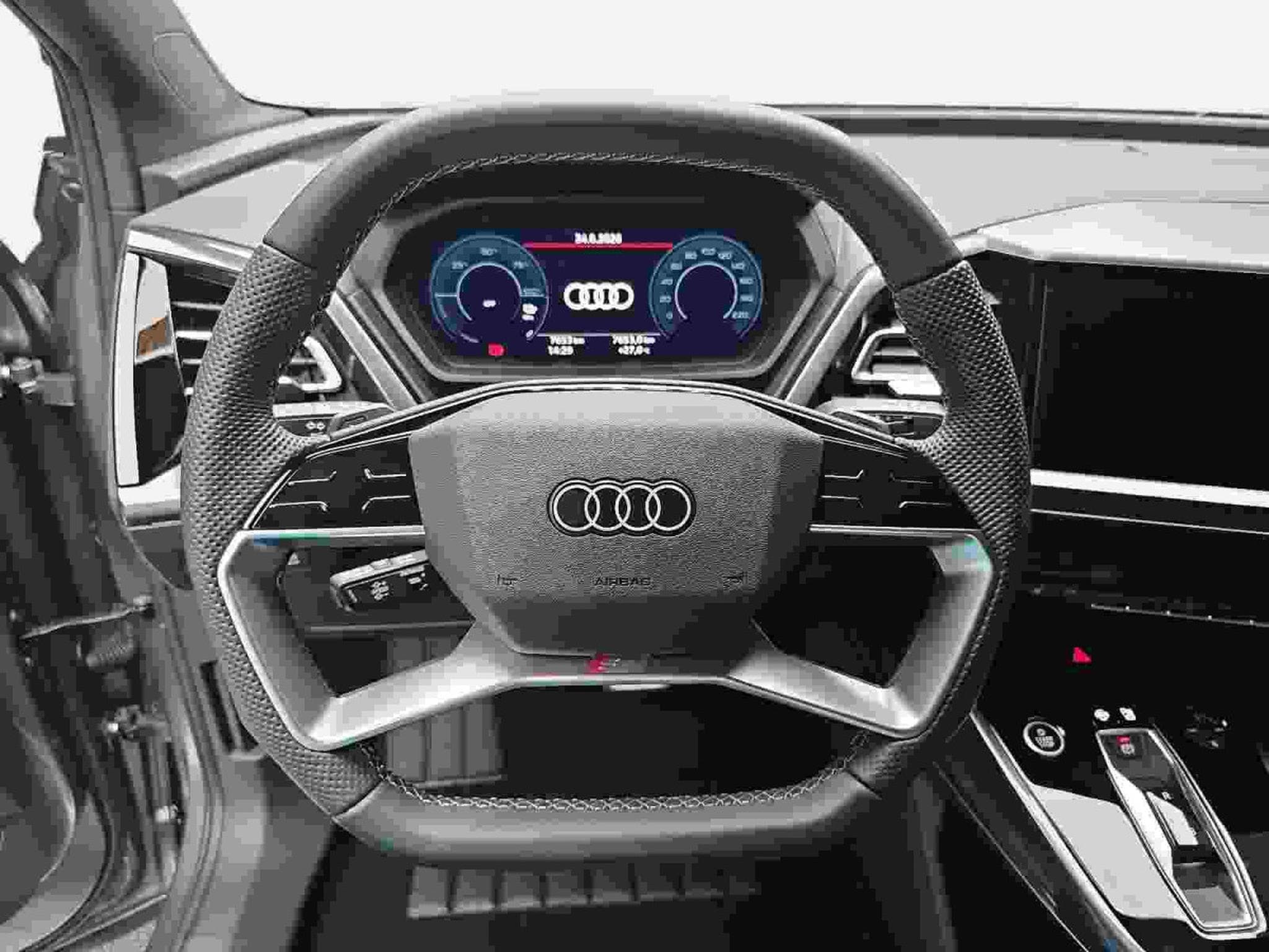 Audi Q4 e-tron 45 S-line 82 KWH (2025) - Photo 11