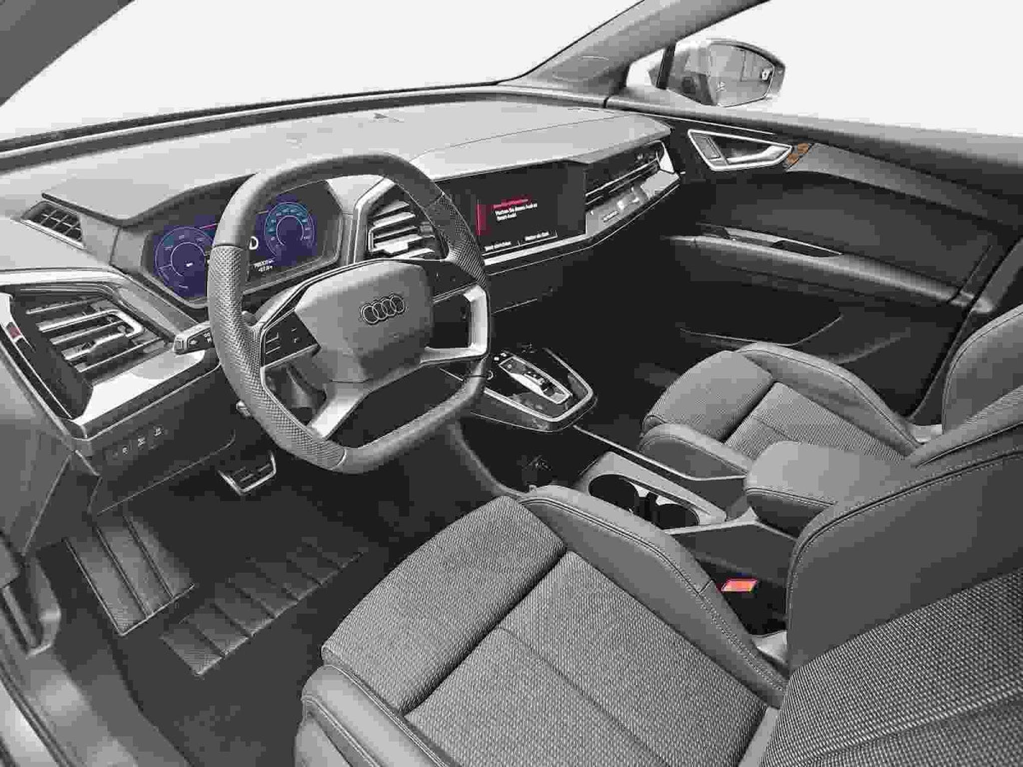 Audi Q4 e-tron 45 S-line 82 KWH (2025) - Photo 16