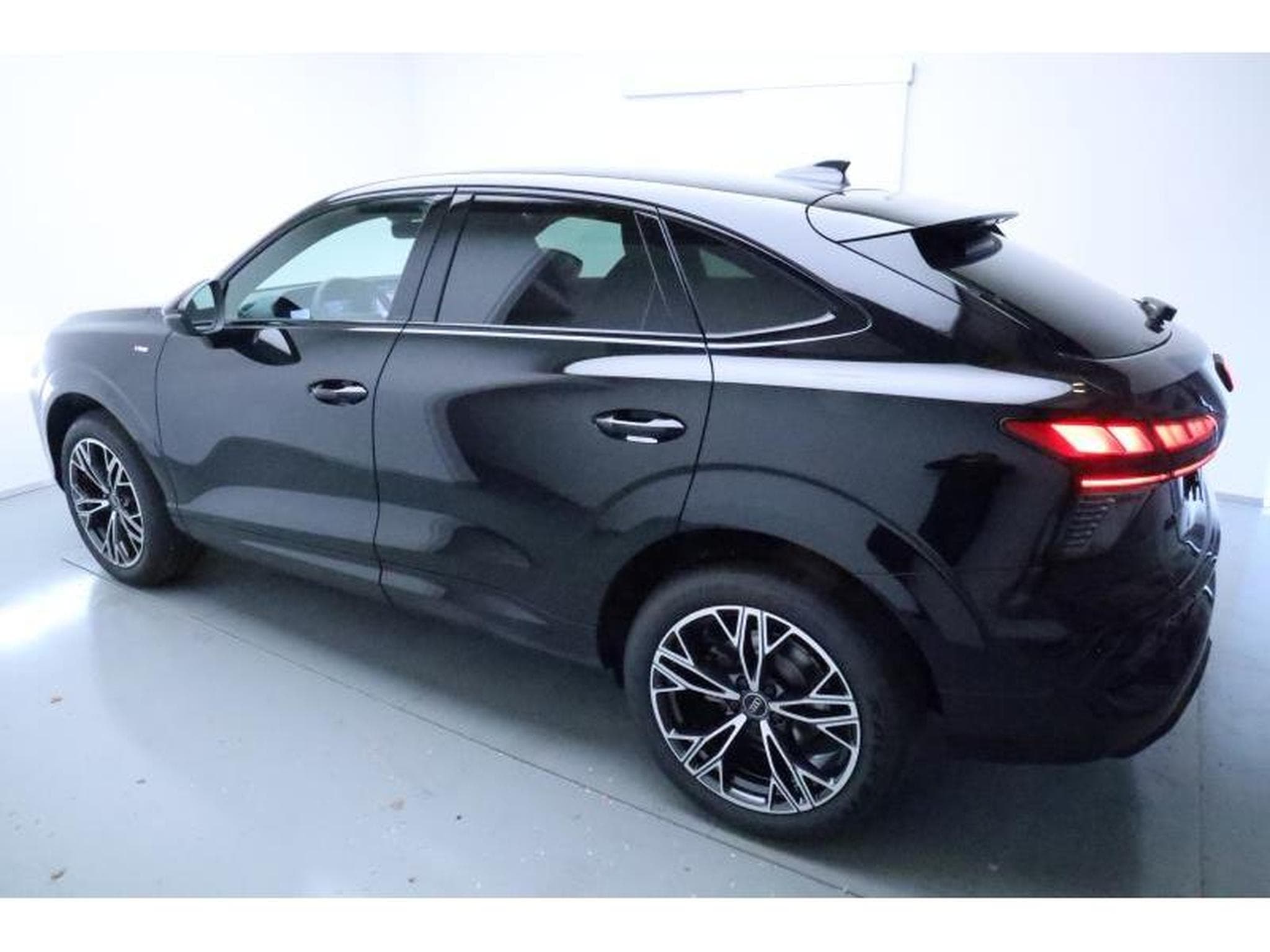 Audi Q3 Sportback (2026) - Photo 16