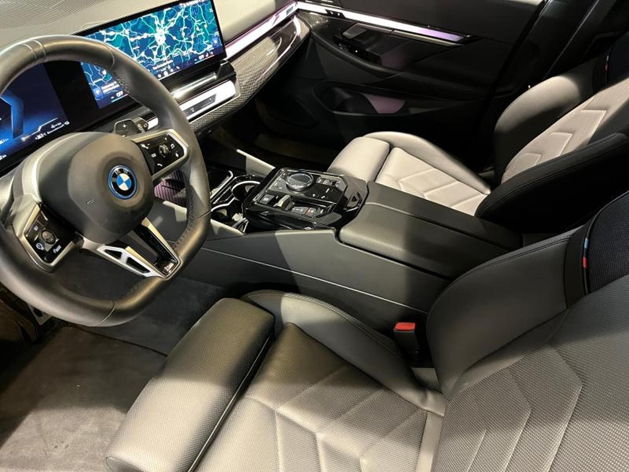 BMW 530 530e xDrive Touring M Sport (2025) - Photo 10