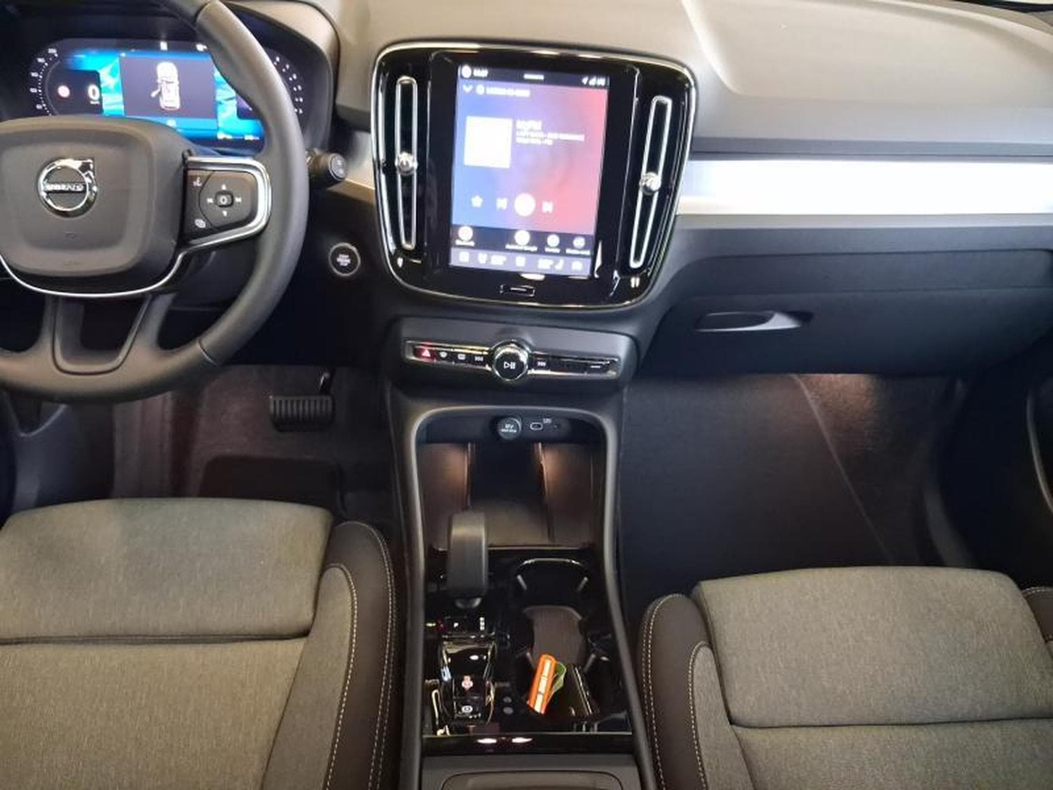 Volvo XC40 Dark (2026) - Photo 10
