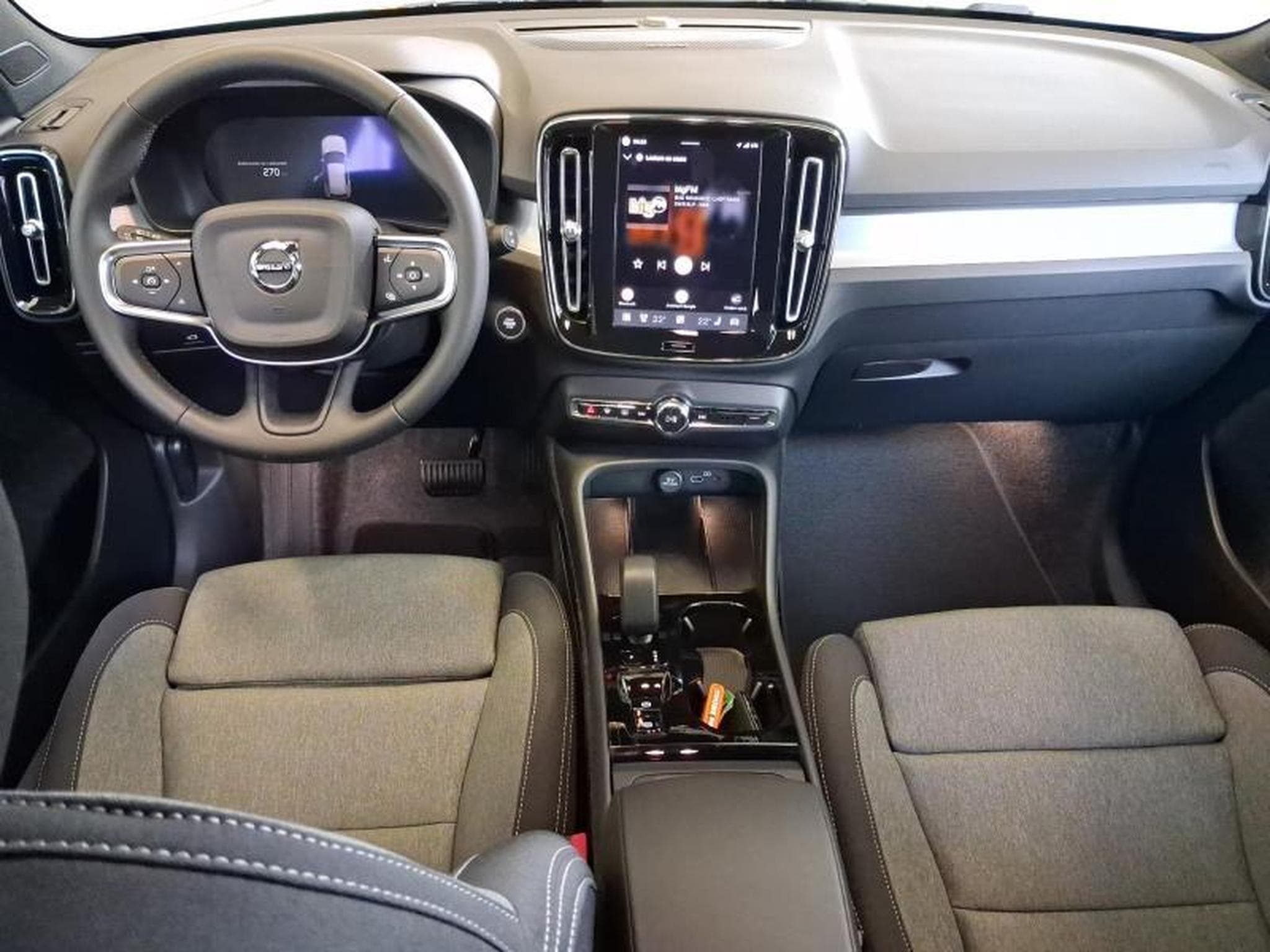 Volvo XC40 Dark (2026) - Photo 2