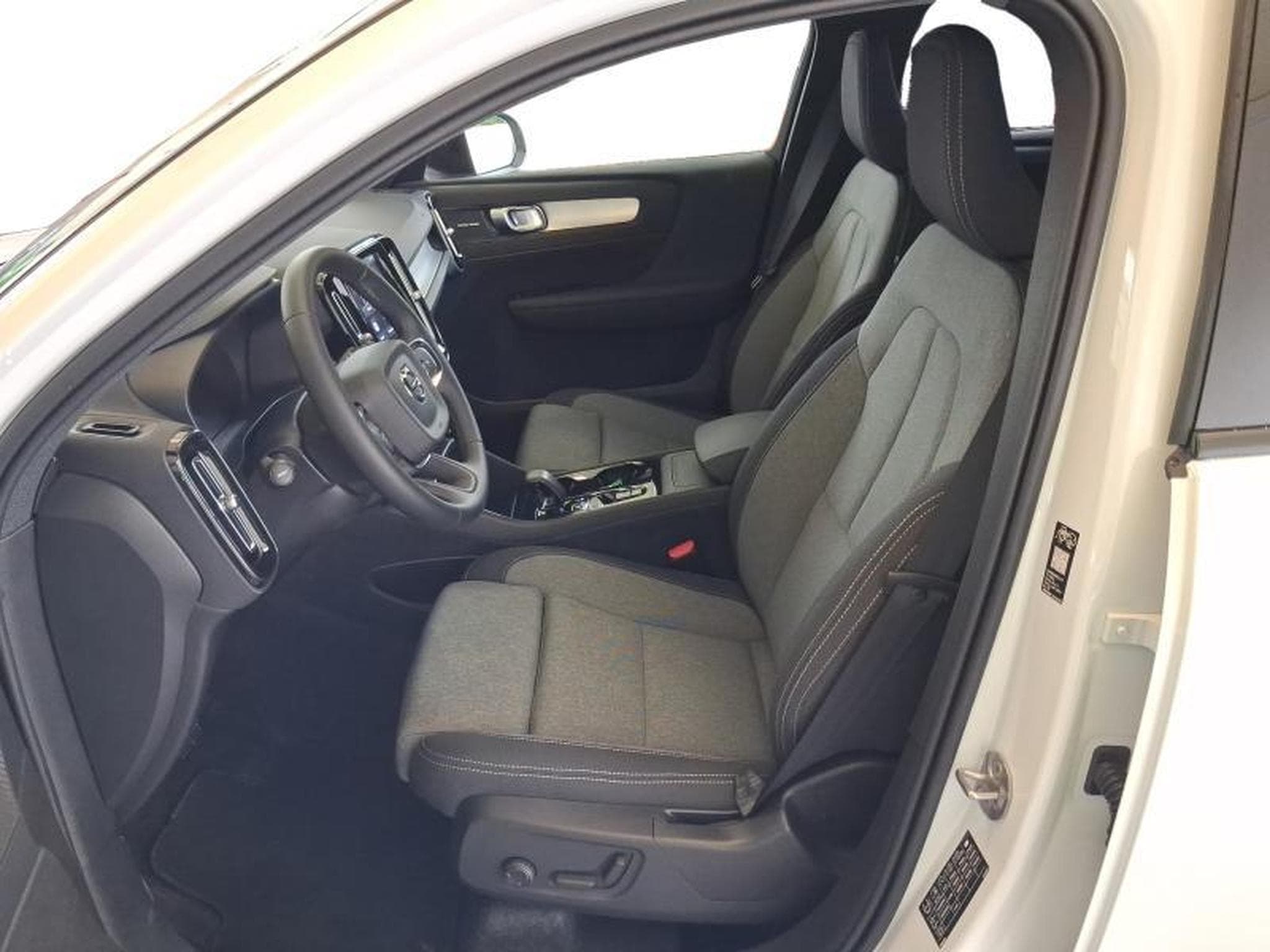 Volvo XC40 Dark (2026) - Photo 4