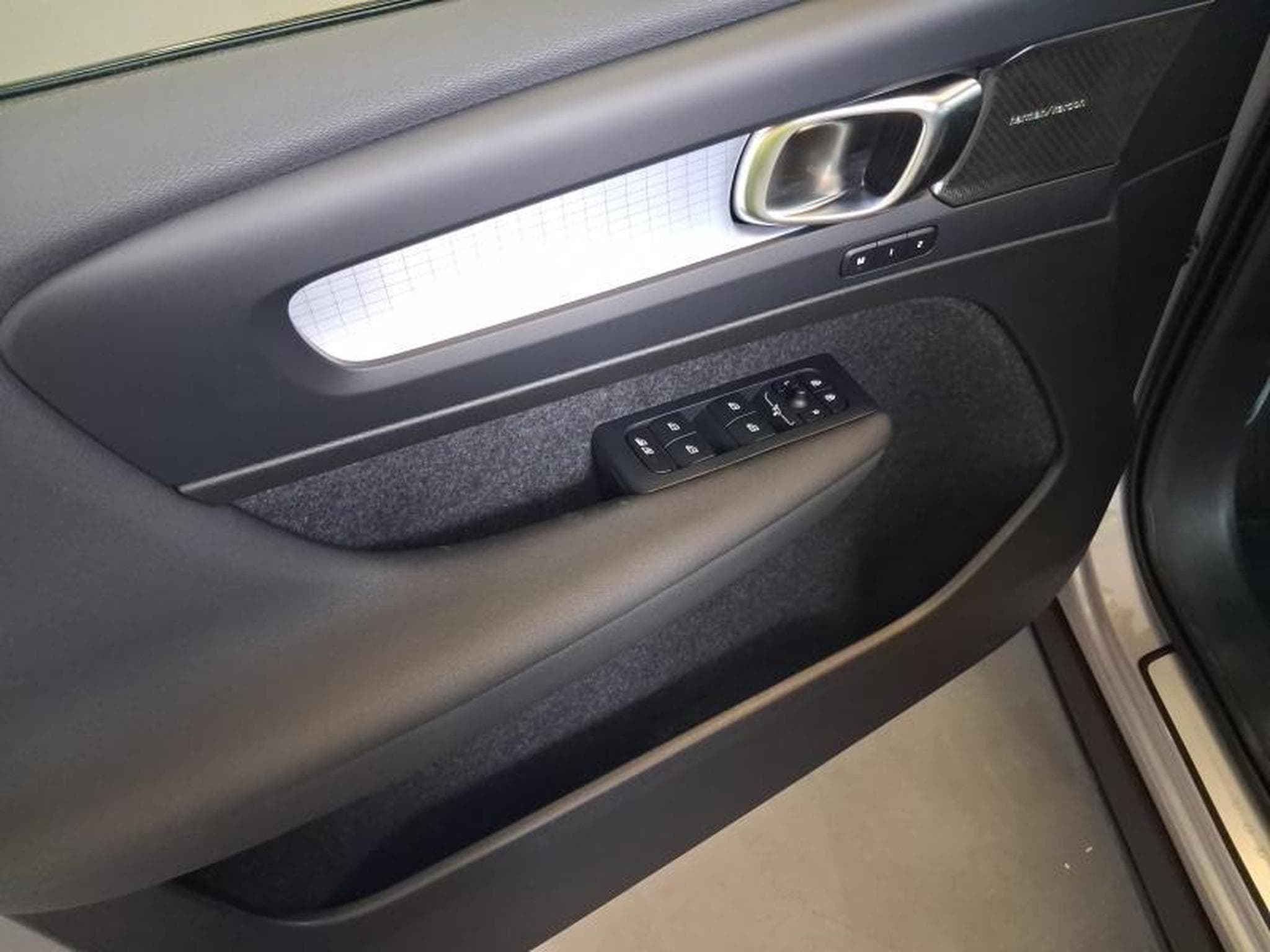 Volvo XC40 Dark (2026) - Photo 11