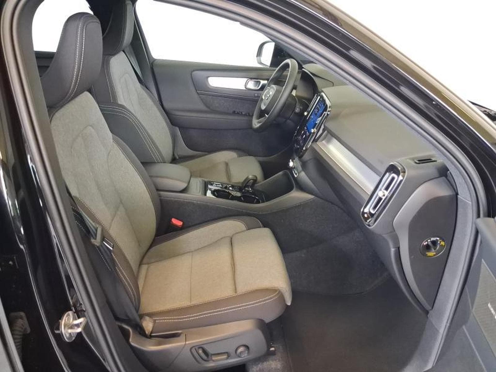 Volvo XC40 Dark (2026) - Photo 13