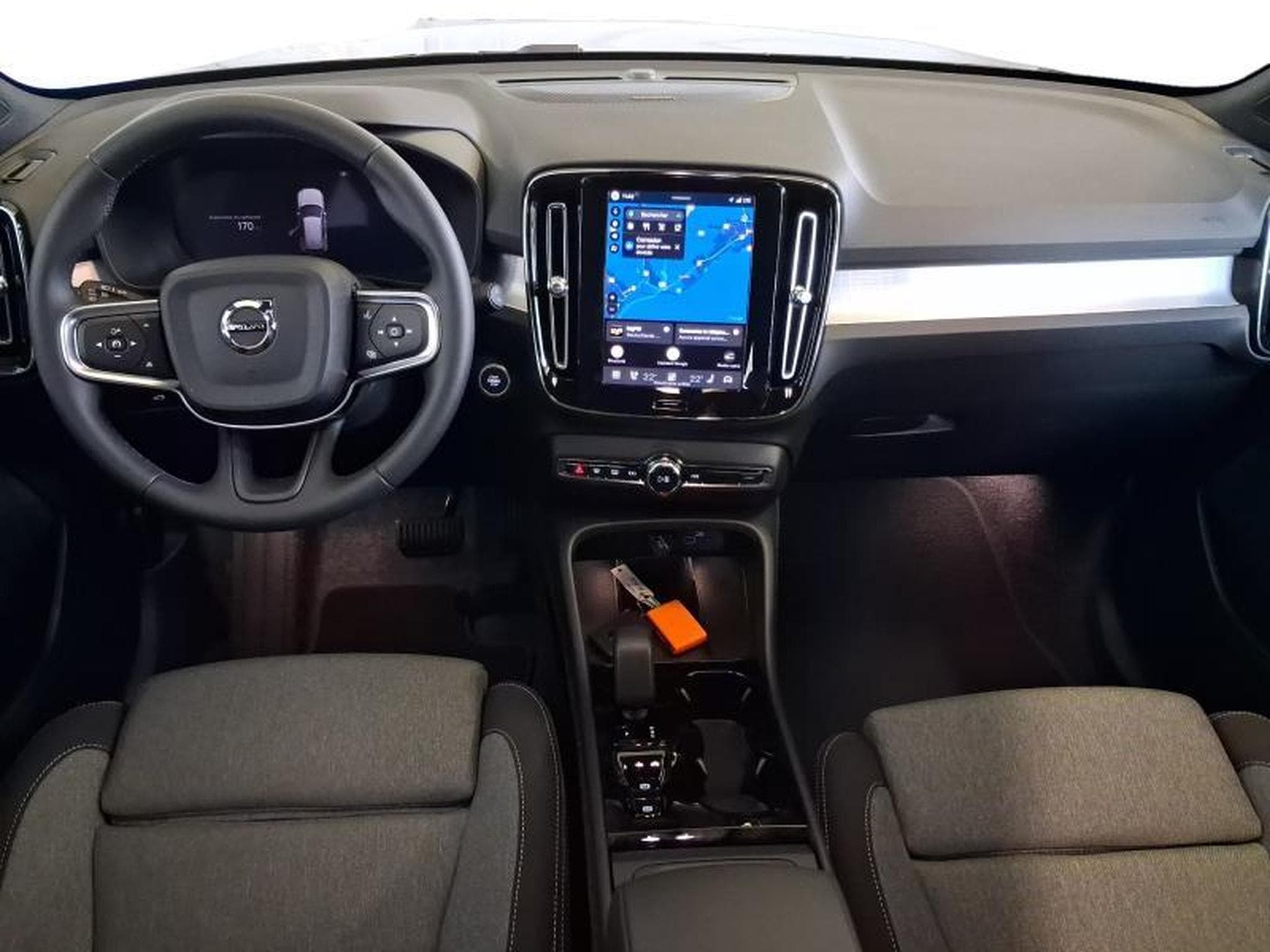 Volvo XC40 Dark (2026) - Photo 2