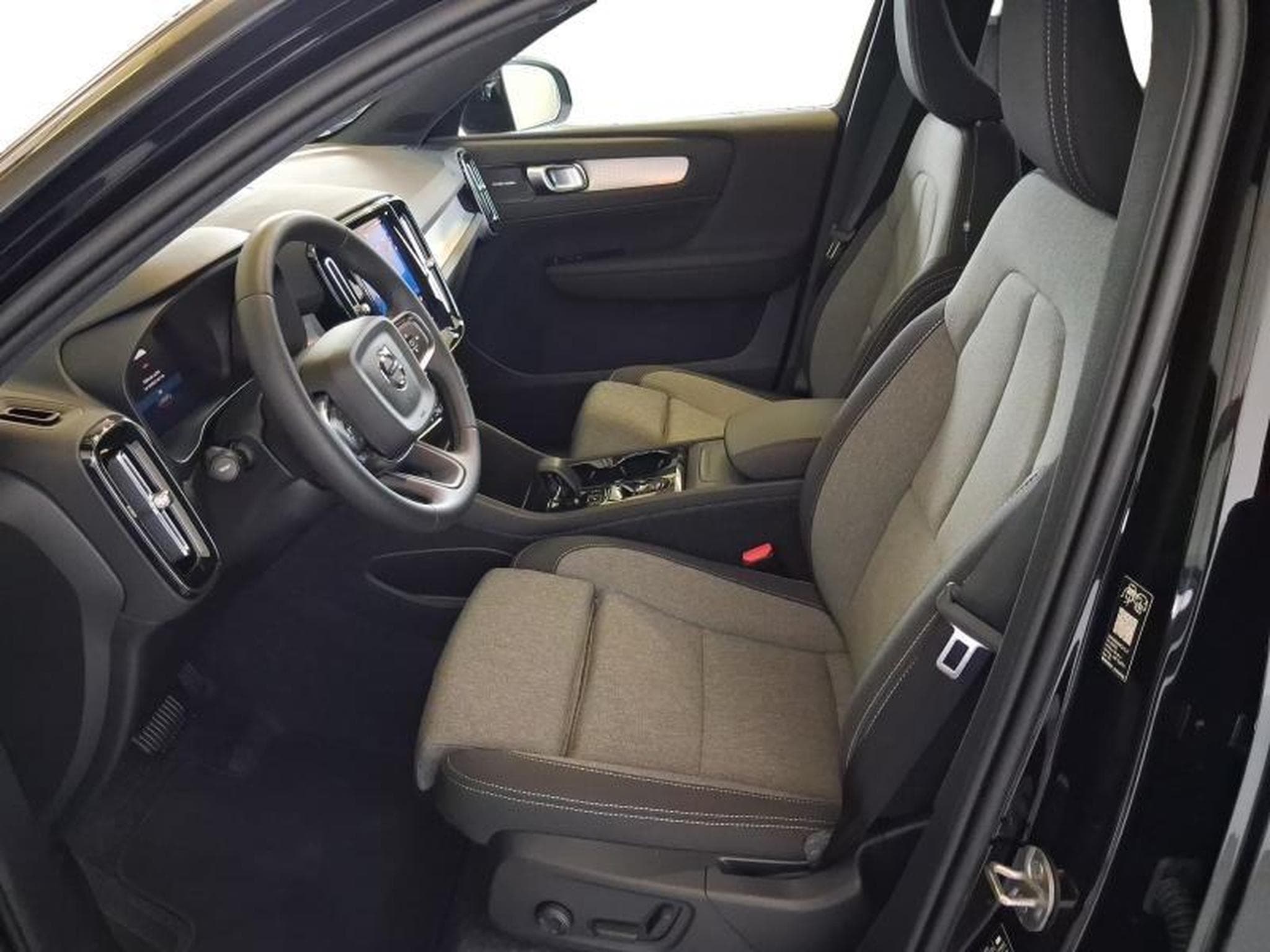 Volvo XC40 Dark (2026) - Photo 4