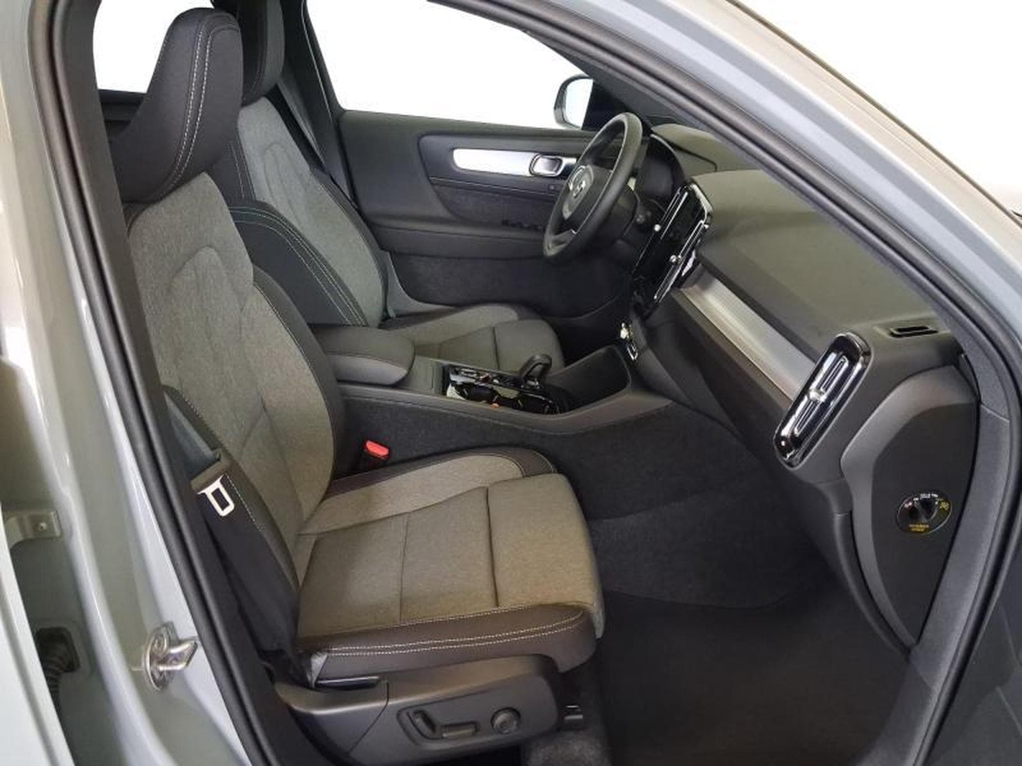 Volvo XC40 Dark (2026) - Photo 13
