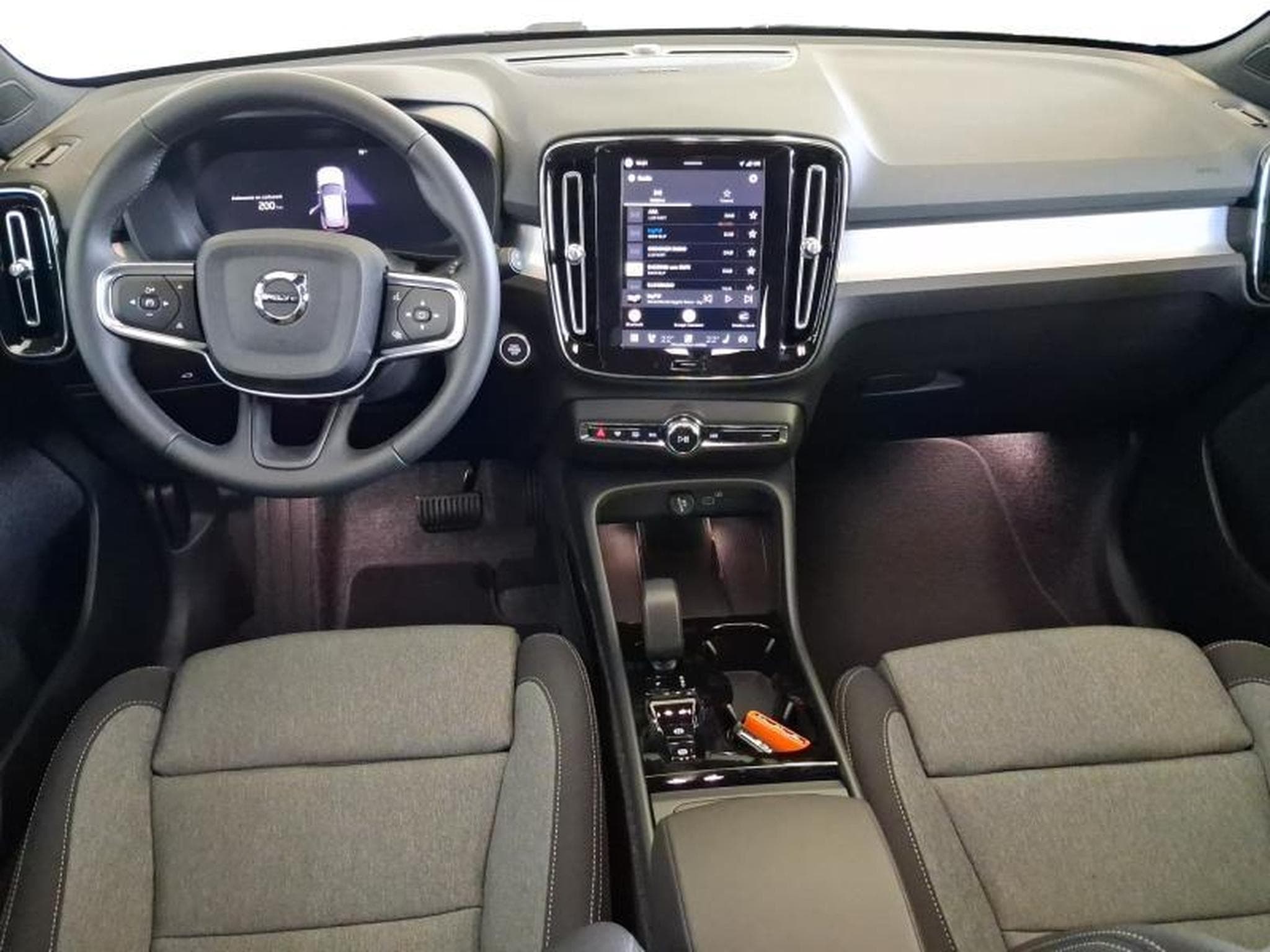 Volvo XC40 Dark (2026) - Photo 2