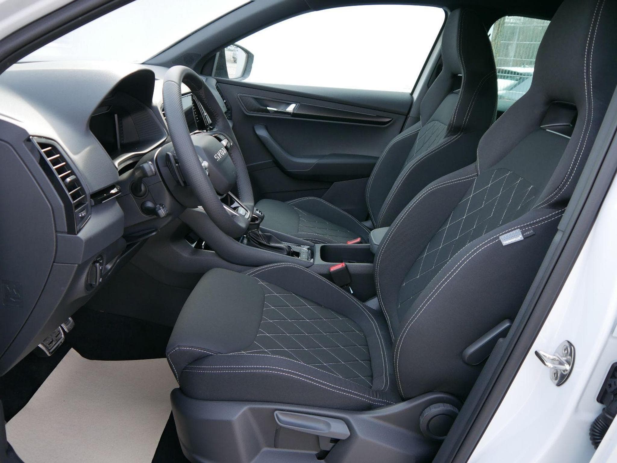 Skoda Karoq Sportline 2.0 TSI 4x4 DSG (2026) - Photo 7
