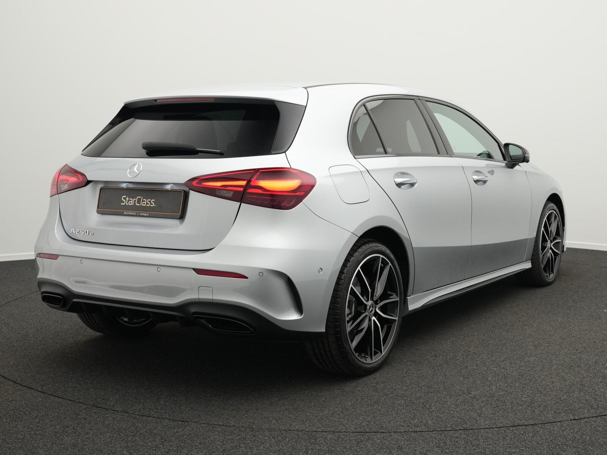Mercedes A 250 e Pano+Multi+360°+Totw+Distr+19" (2026) - Photo 3