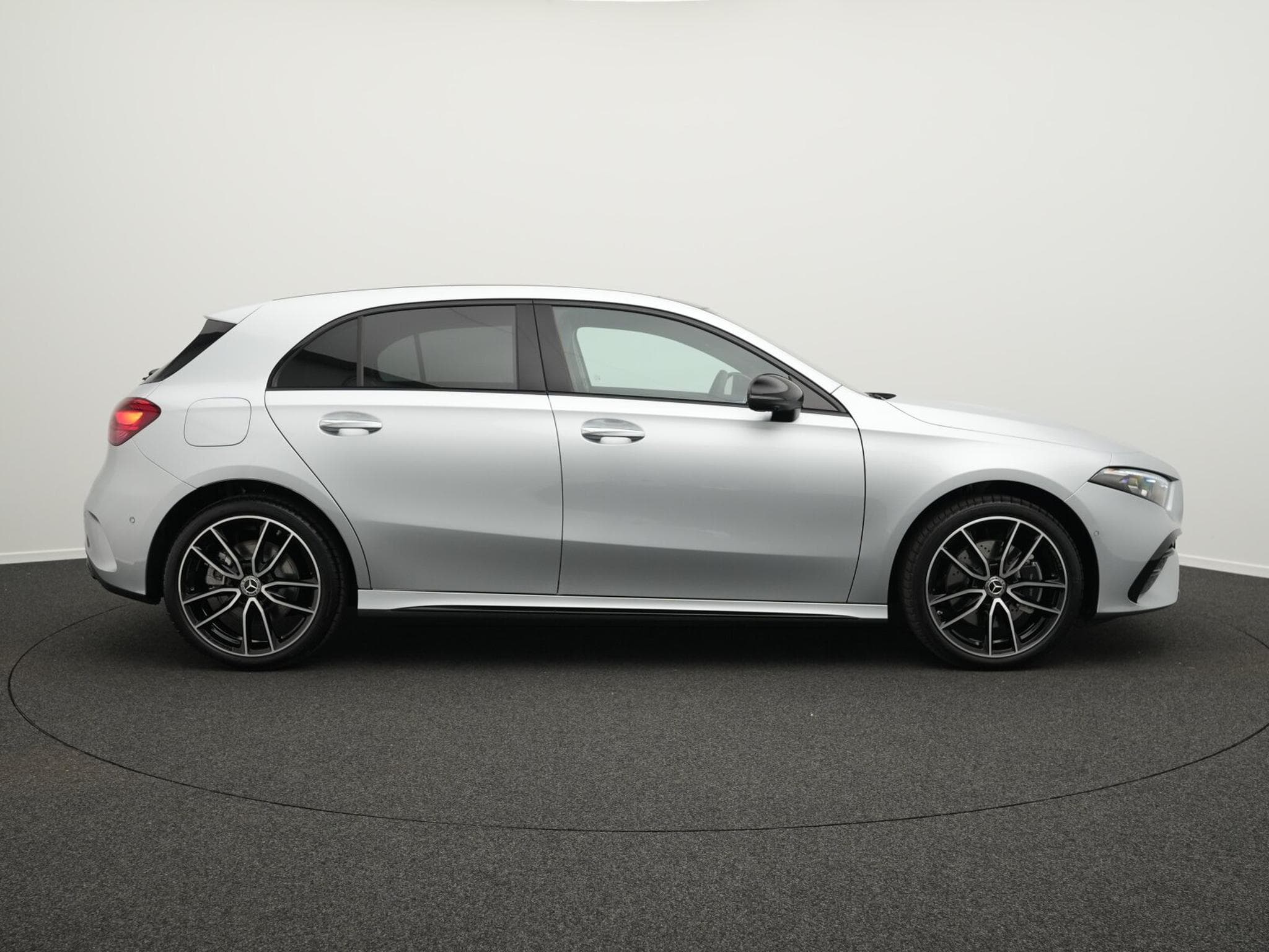 Mercedes A 250 e Pano+Multi+360°+Totw+Distr+19" (2026) - Photo 5