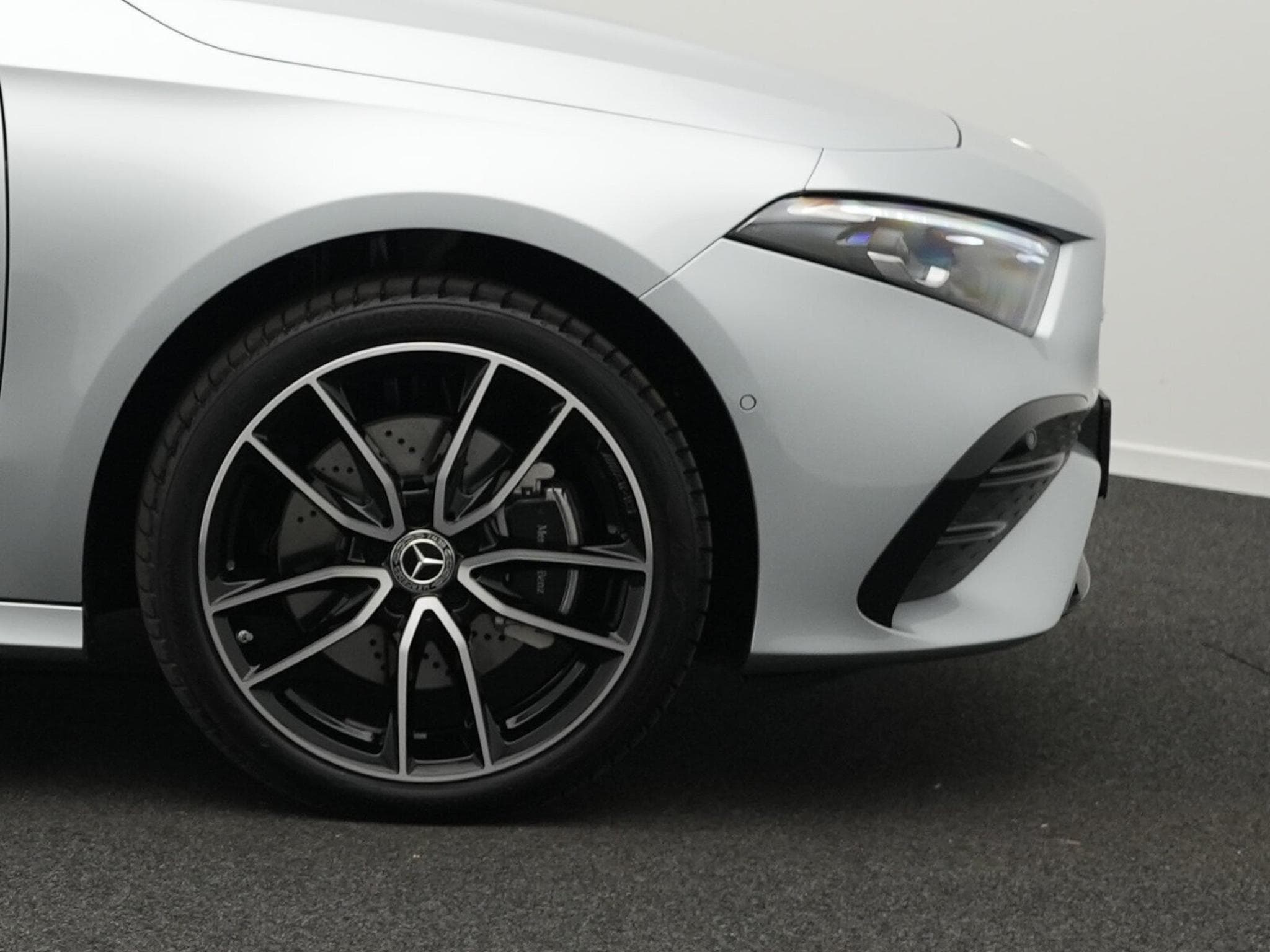 Mercedes A 250 e Pano+Multi+360°+Totw+Distr+19" (2026) - Photo 6