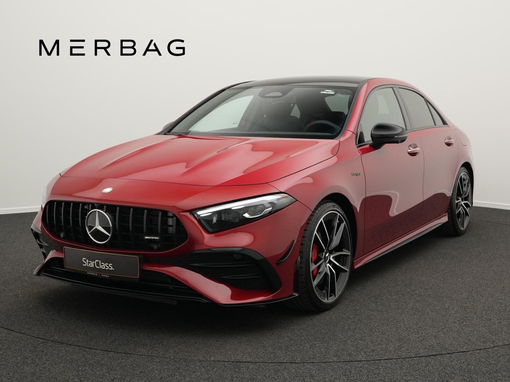Mercedes A 35 AMG 4MATIC Limousine Pano+Night+Headup (2025) - Photo 1