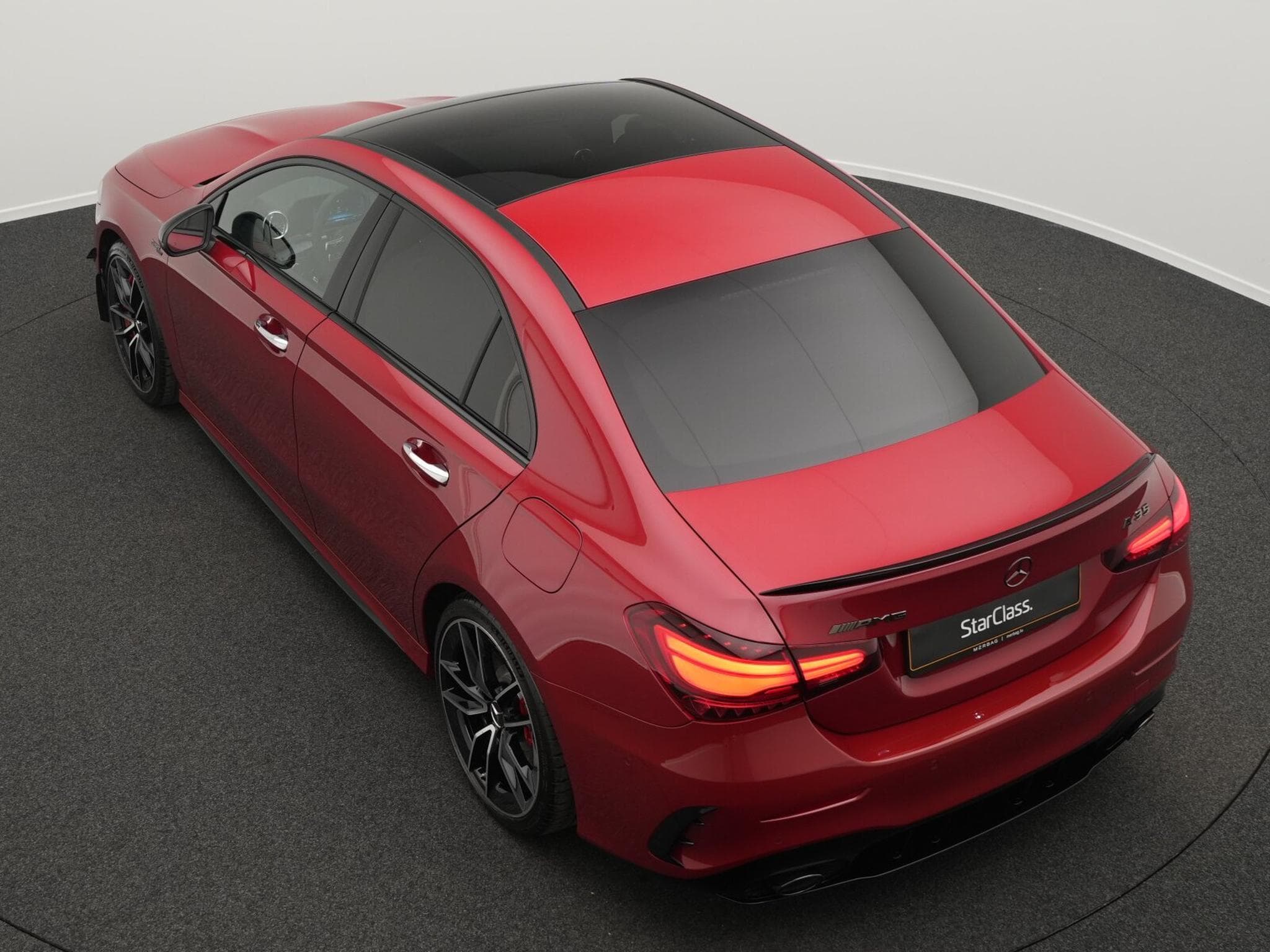 Mercedes A 35 AMG 4MATIC Limousine Pano+Night+Headup (2025) - Photo 11