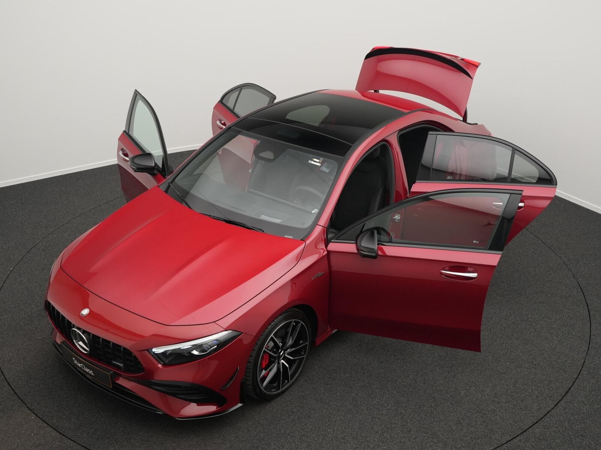 Mercedes A 35 AMG 4MATIC Limousine Pano+Night+Headup (2025) - Photo 12