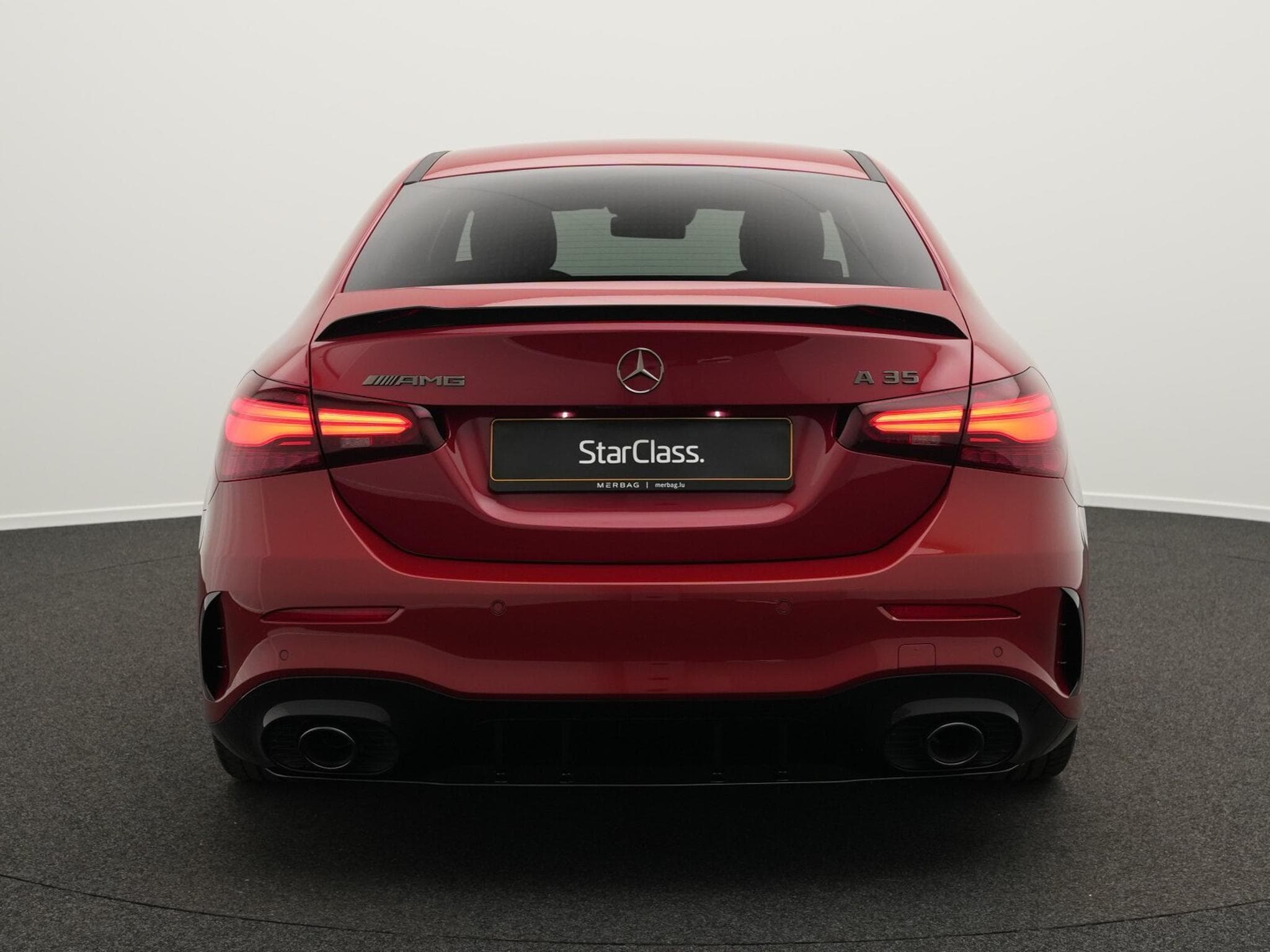 Mercedes A 35 AMG 4MATIC Limousine Pano+Night+Headup (2025) - Photo 4