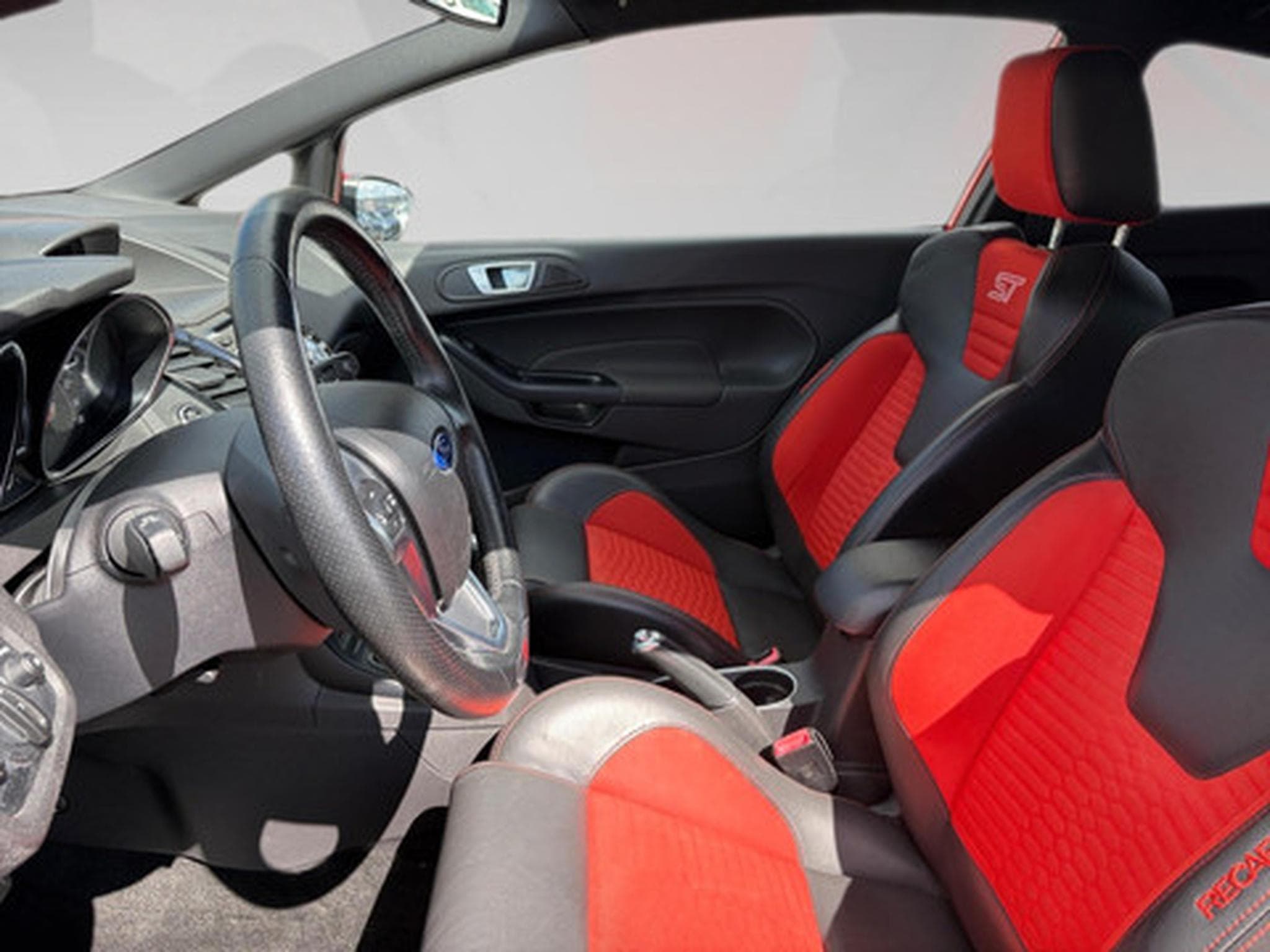 Ford Fiesta 1.6i Ecoboost 134kW ST2 (2016) - Photo 4