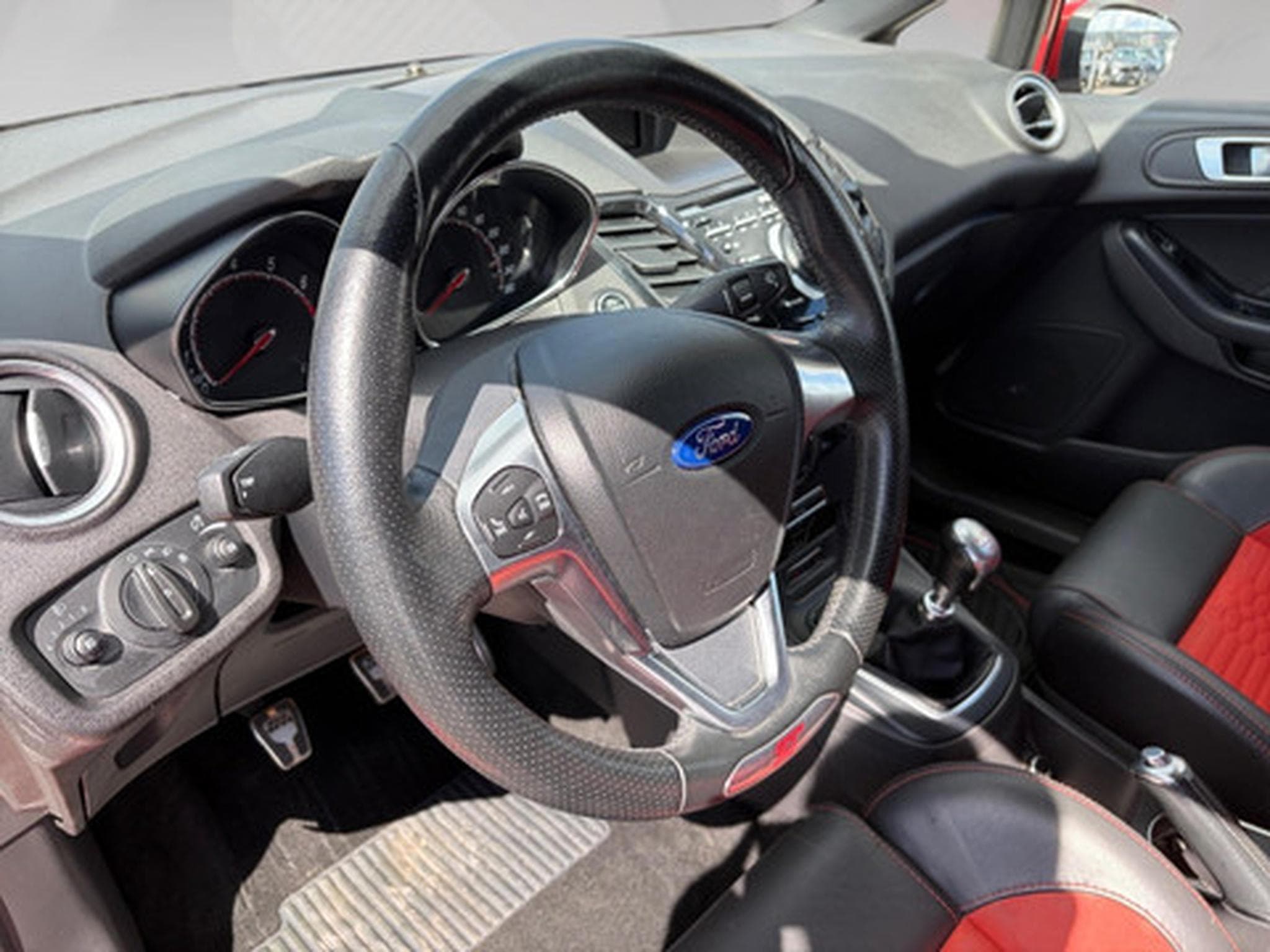 Ford Fiesta 1.6i Ecoboost 134kW ST2 (2016) - Photo 8