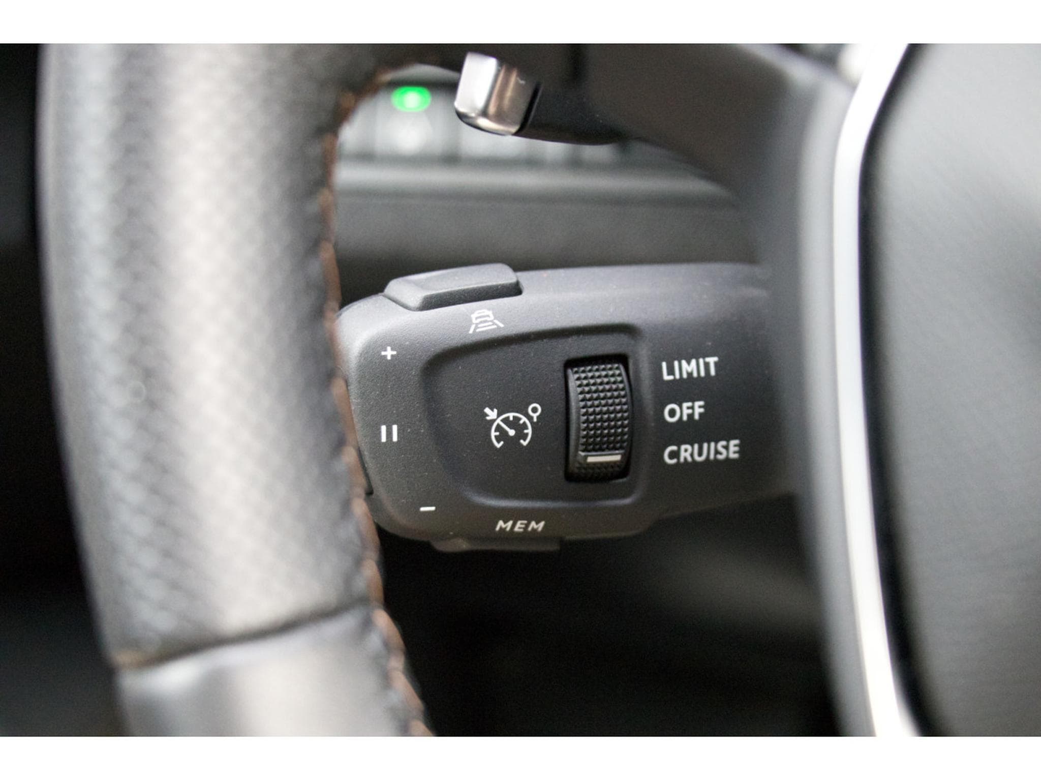 Peugeot 3008 BlueHDi 130 EAT8 GT ACC Cuir 360° Focal toit panoramique (2023) - Photo 14