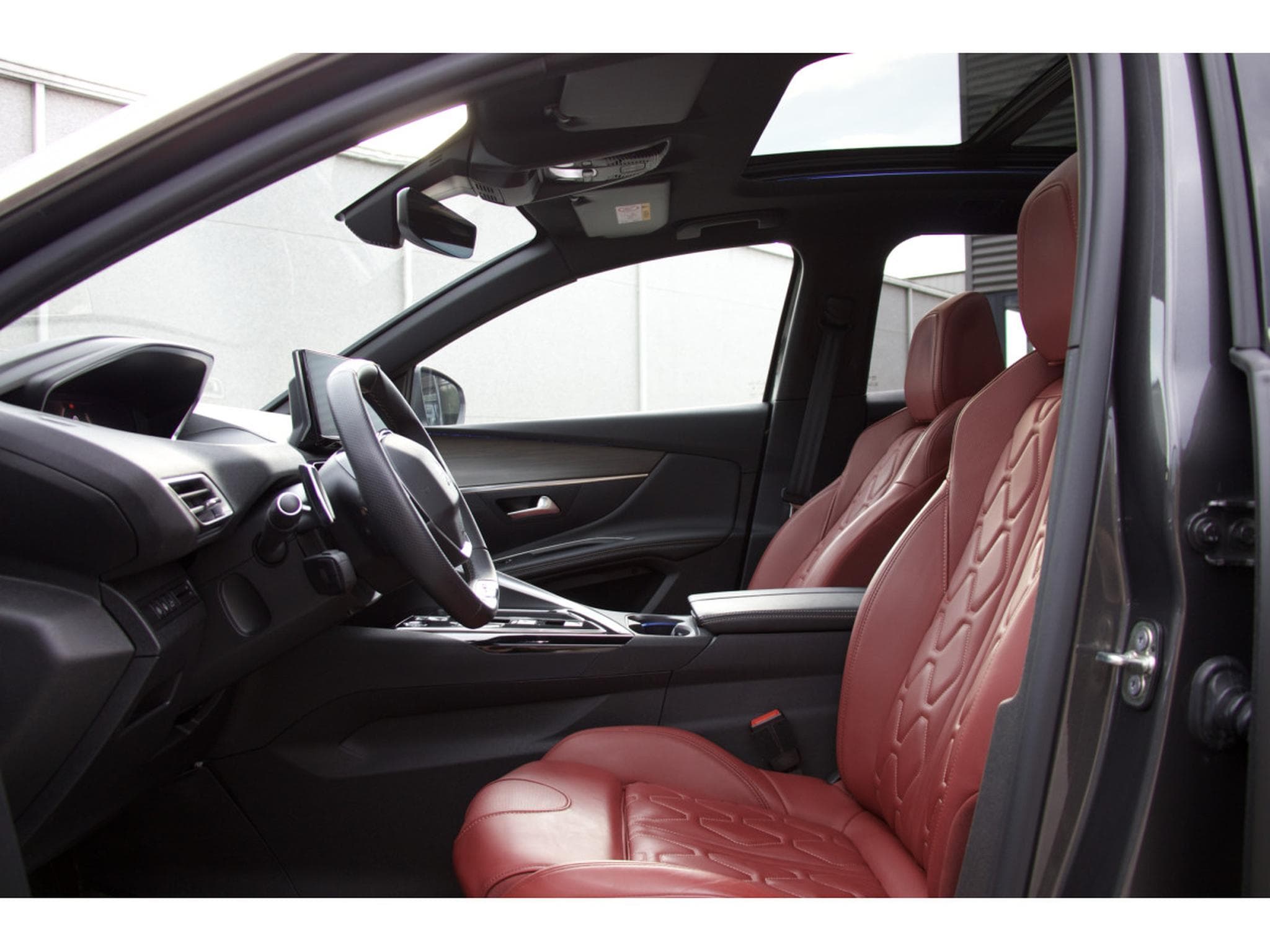 Peugeot 3008 BlueHDi 130 EAT8 GT ACC Cuir 360° Focal toit panoramique (2023) - Photo 5