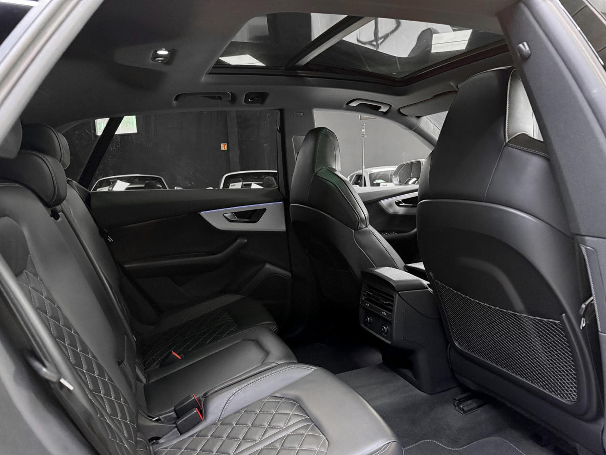 Audi SQ8 4.0 TFSI / REAR-AXLE / B&O / PANO / HEAD-UP / (2021) - Photo 13