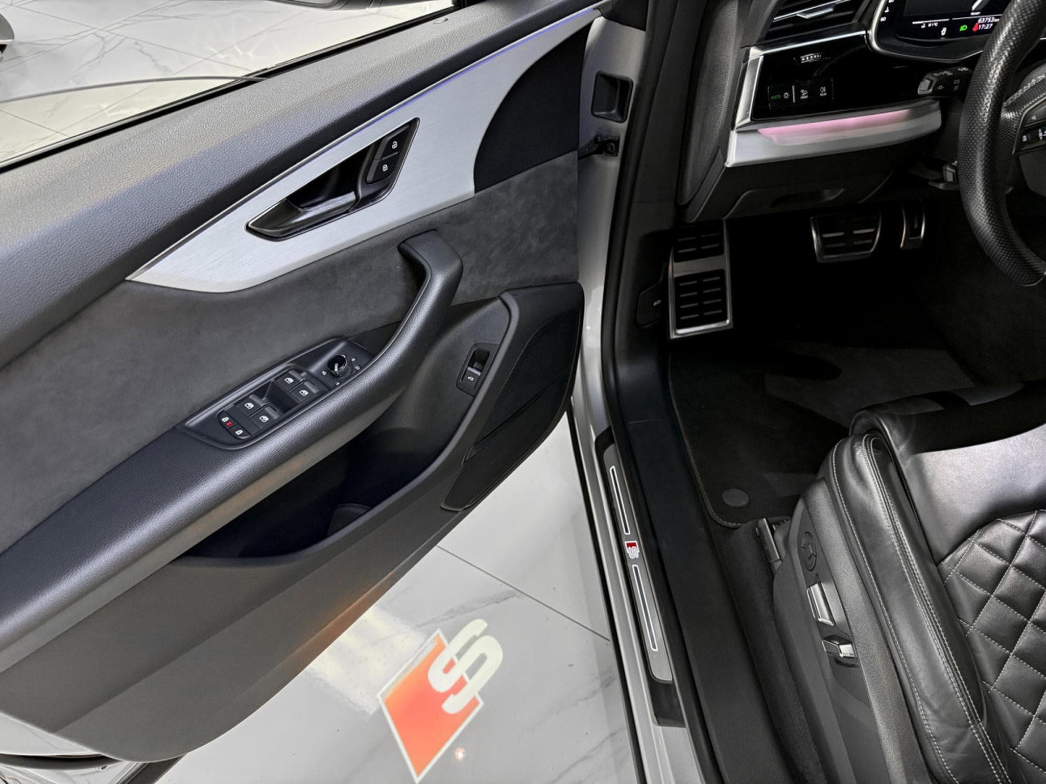 Audi SQ8 4.0 TFSI / REAR-AXLE / B&O / PANO / HEAD-UP / (2021) - Photo 15